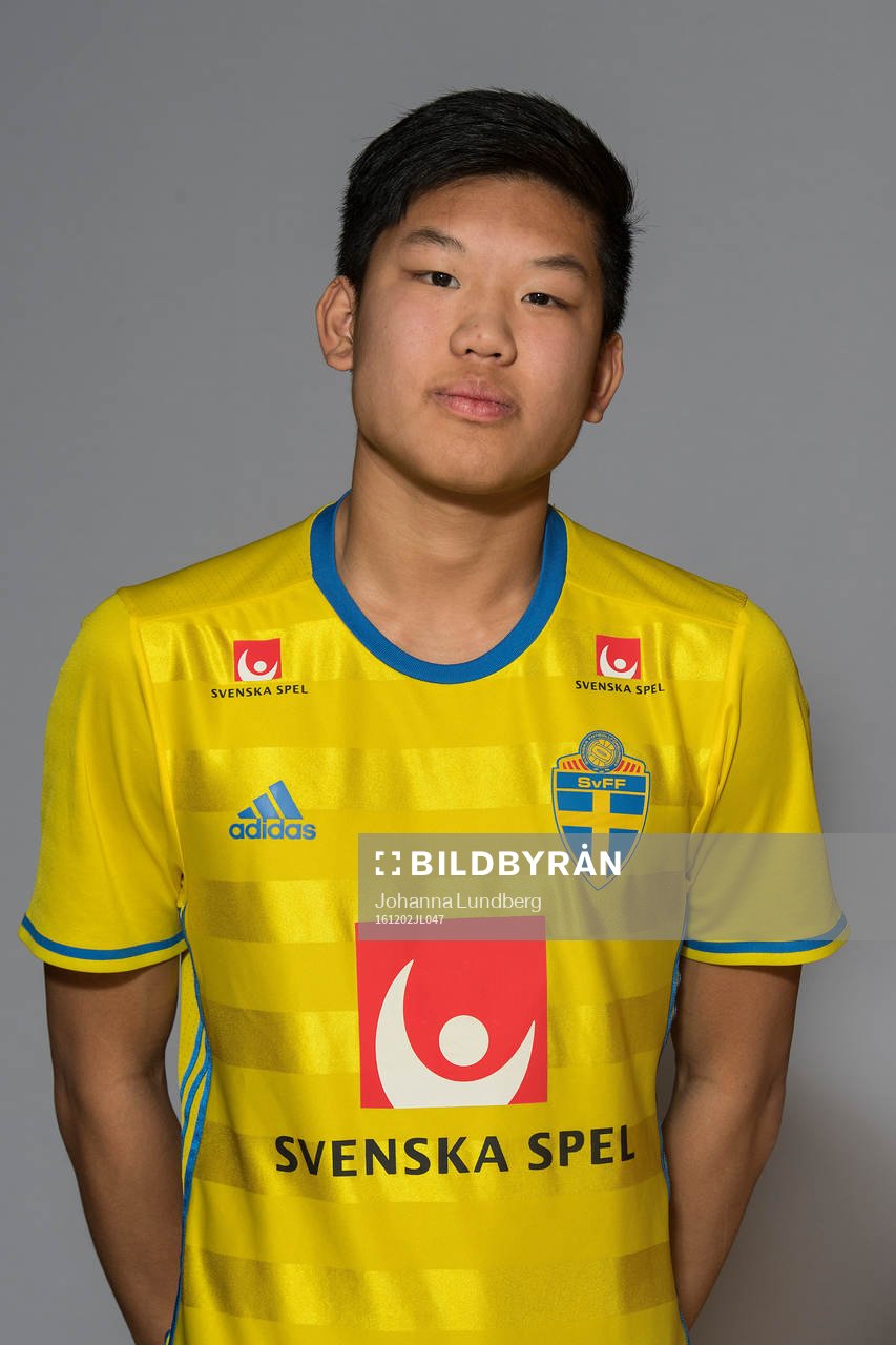 Martin Trinh i P16/00-landslaget poserar för ett porträtt den 2 december 2016 i Stockholm.