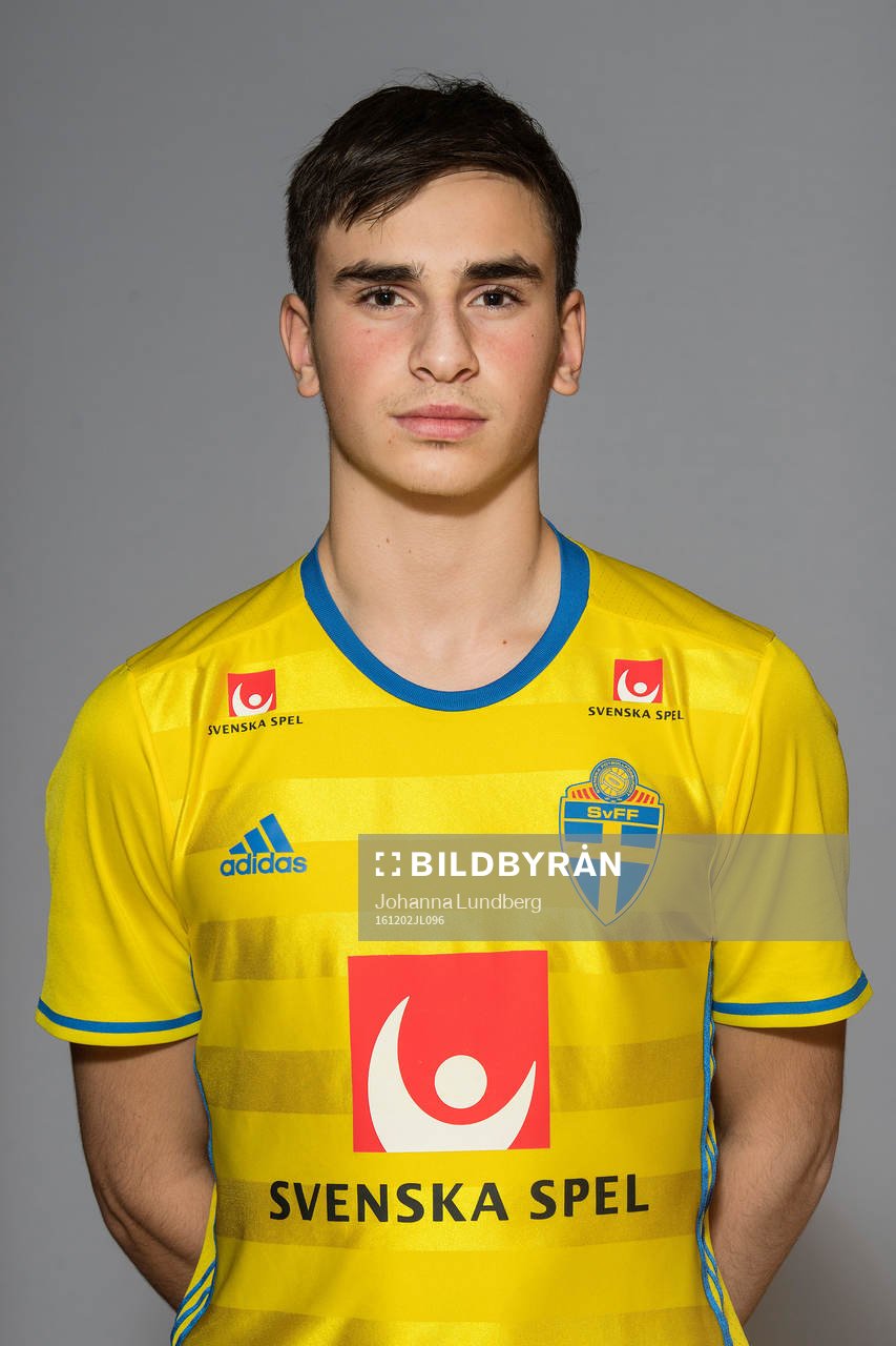Benjamin Edbom Kan i P16/00-landslaget poserar för ett porträtt den 2 december 2016 i Stockholm.