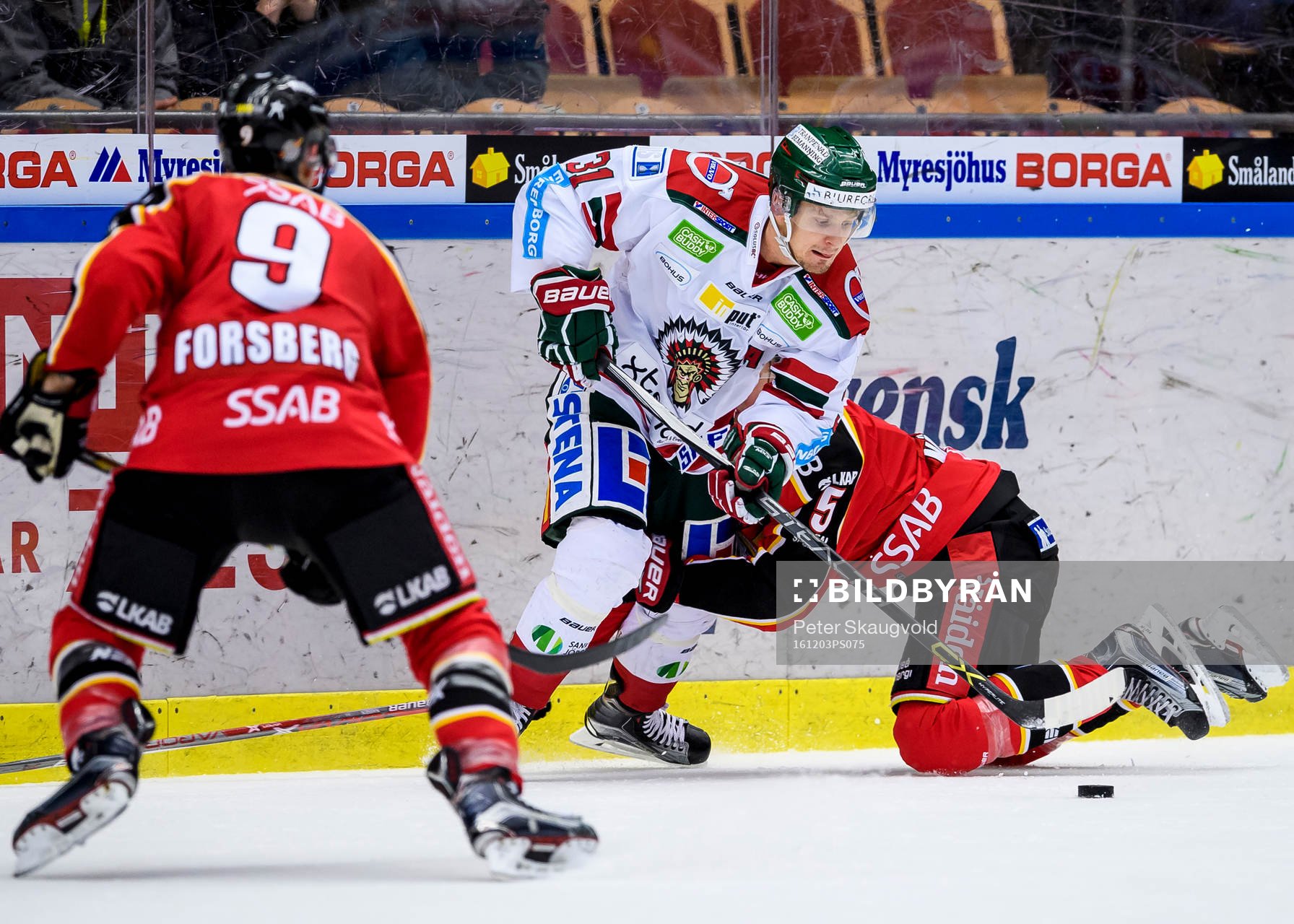 Frölundas Nicklas Lasu med pucken
