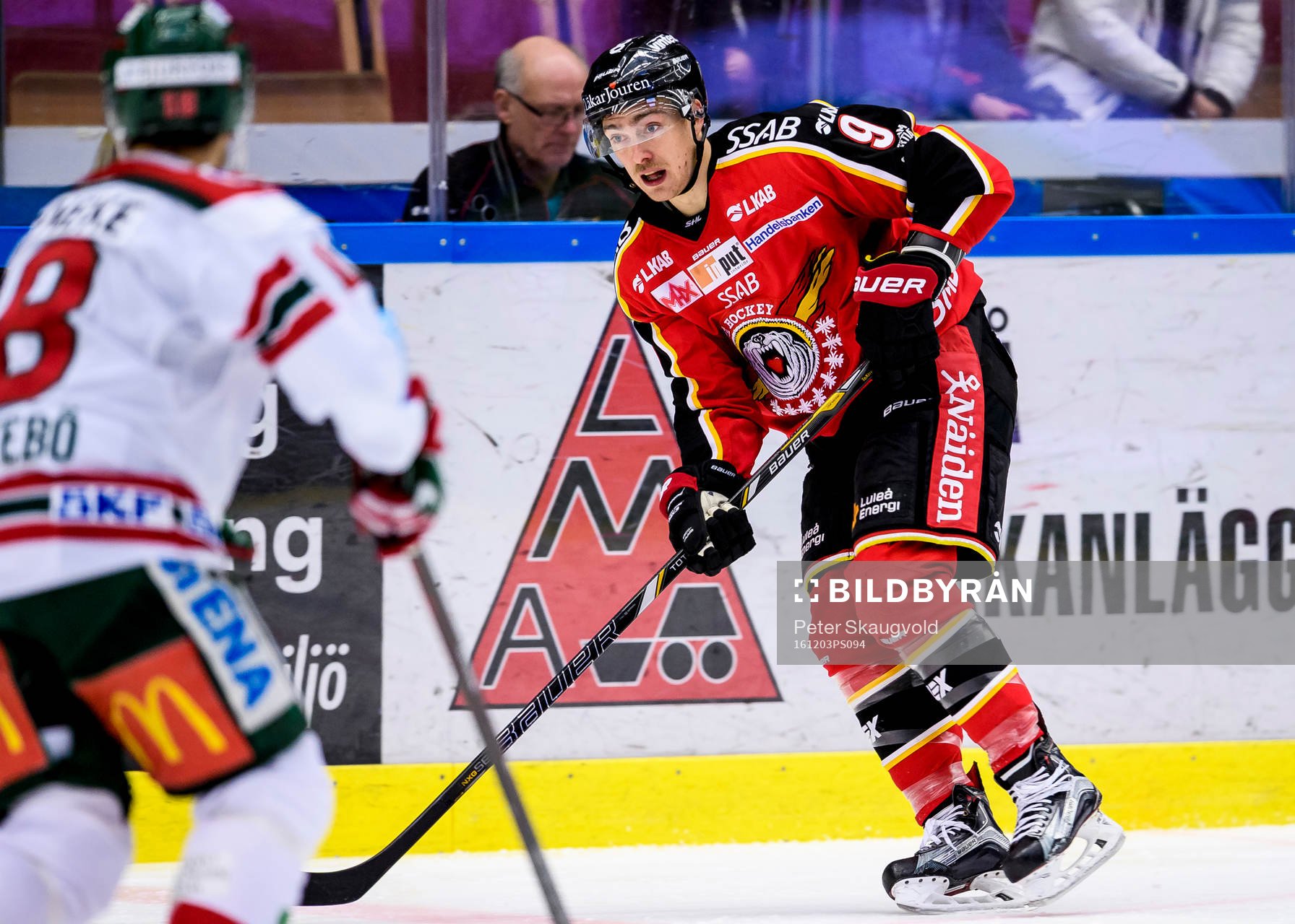 Luleås Johan Forsberg med pucken