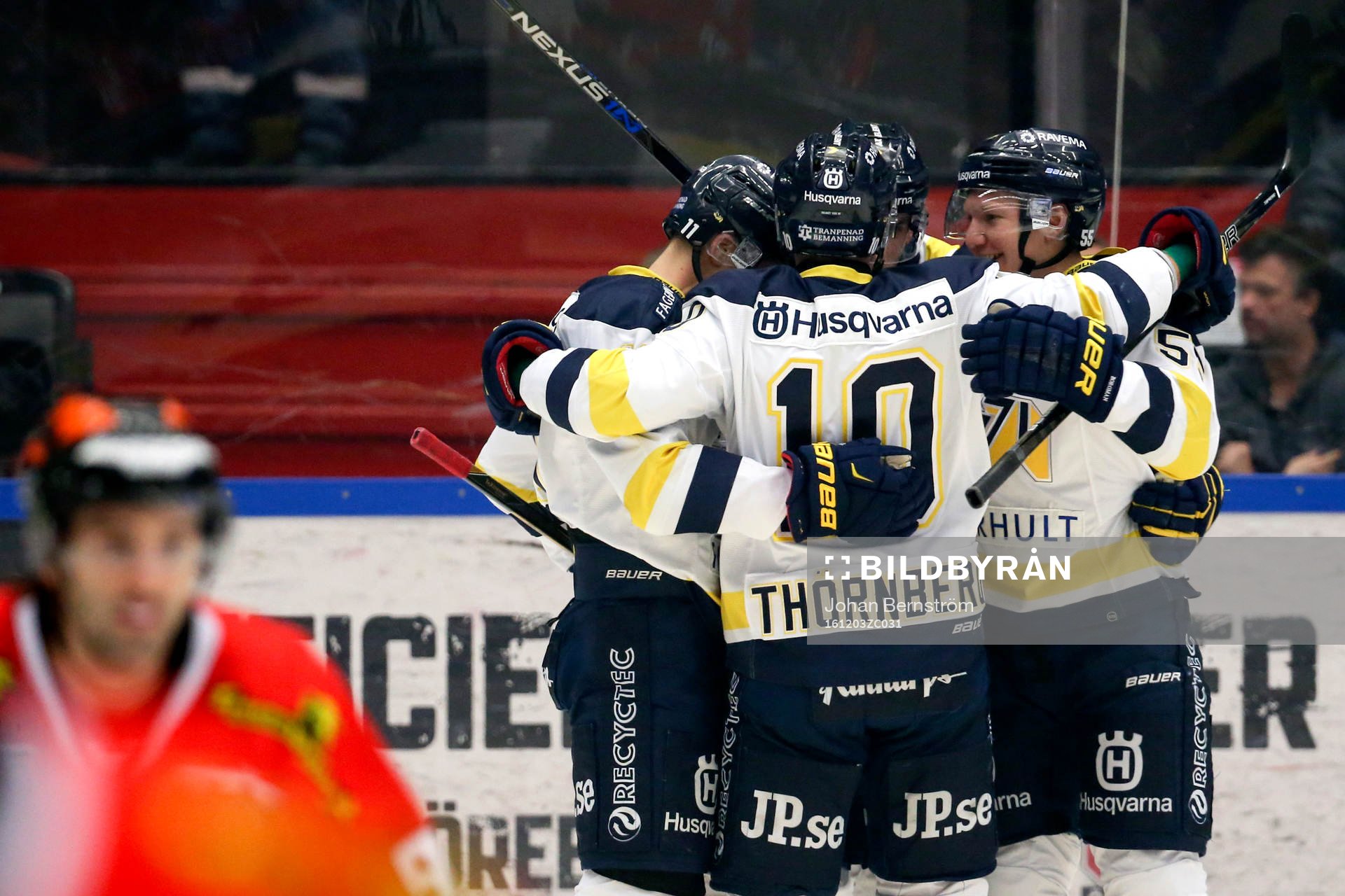s Erik Christensen jublar med lagkamrater