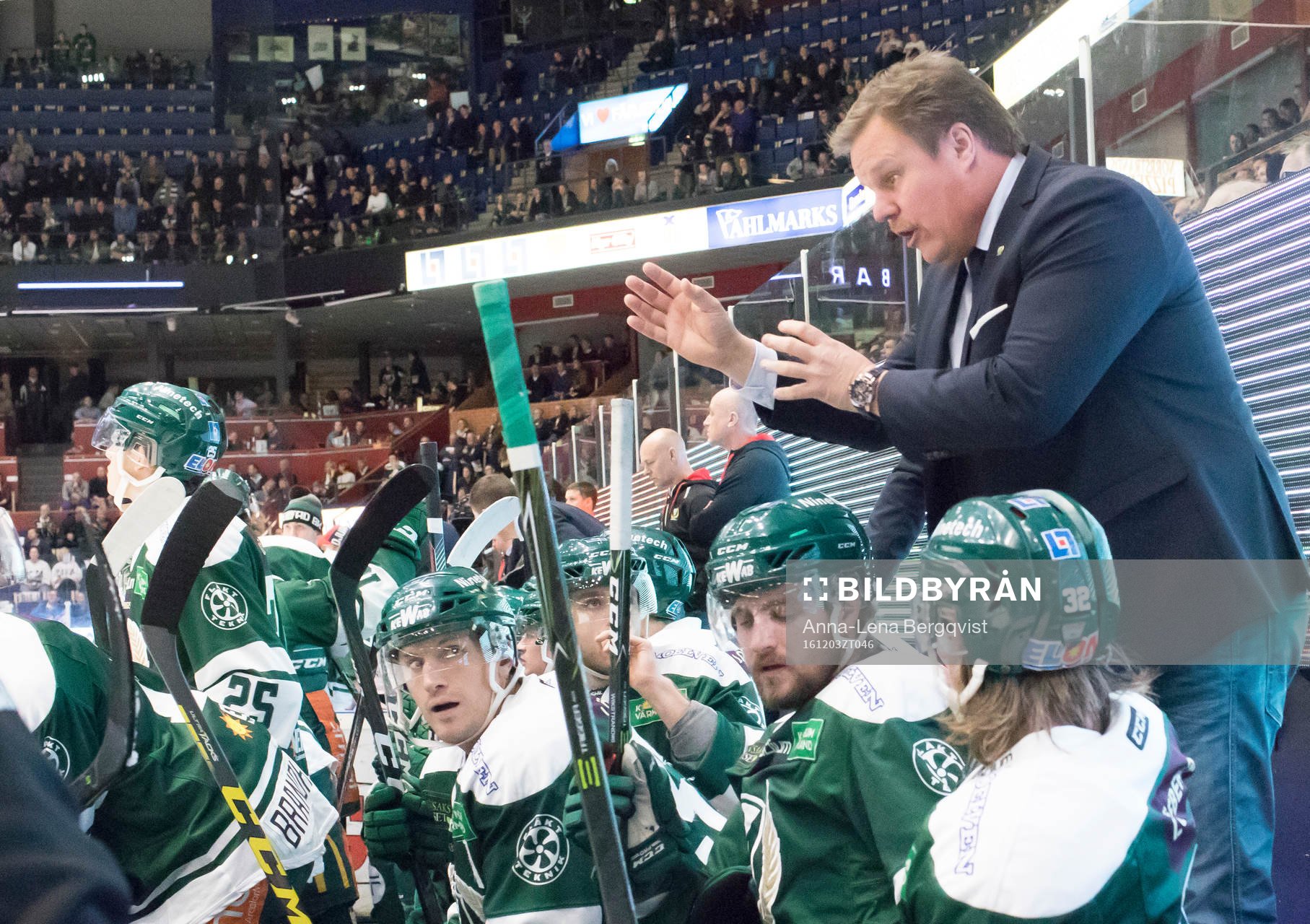 Färjestads tränare Leif Carlsson coachar