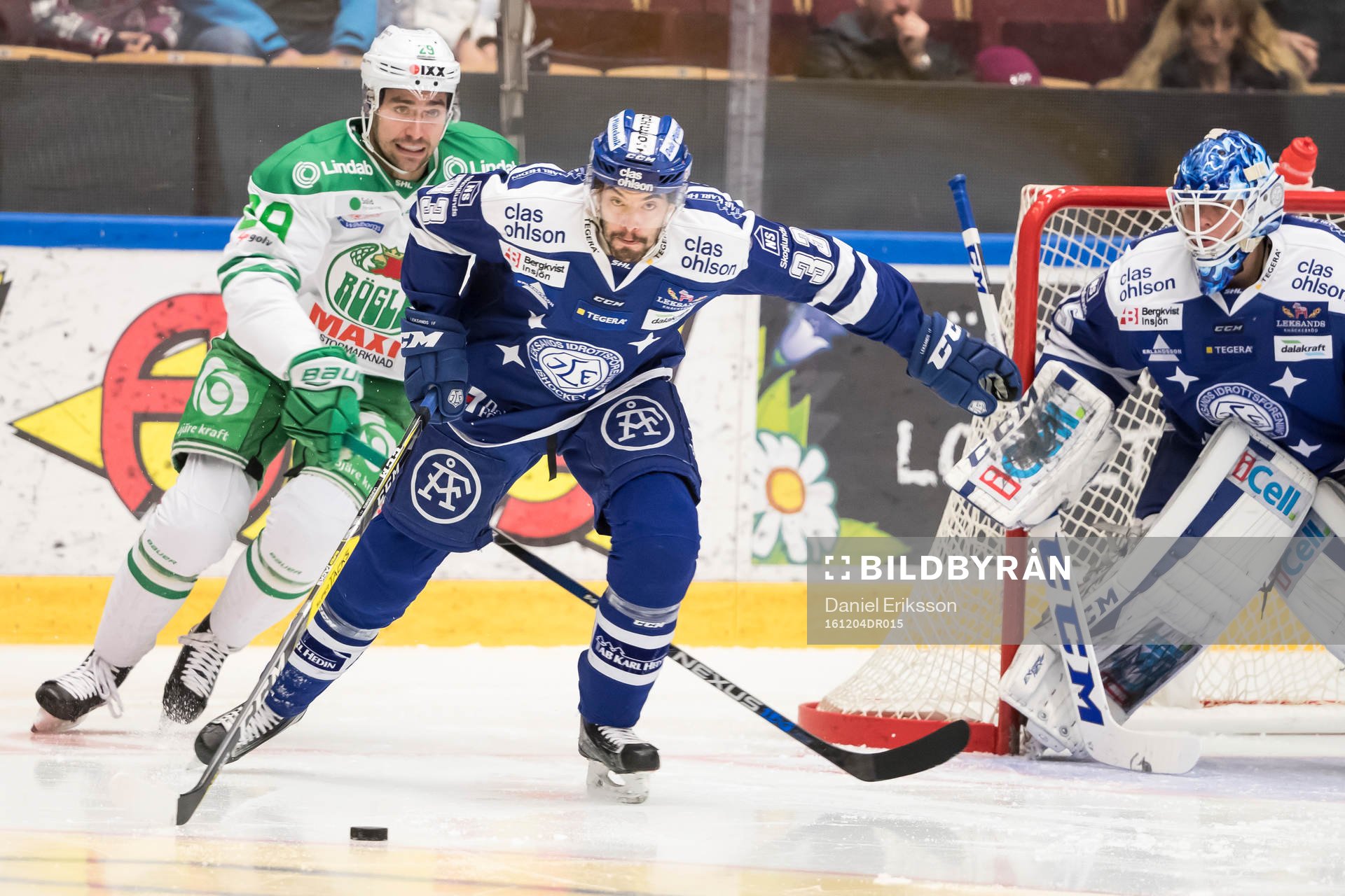 Leksands Markus Lauridsen jagas av Rögles Ludvig Rensfeldt
