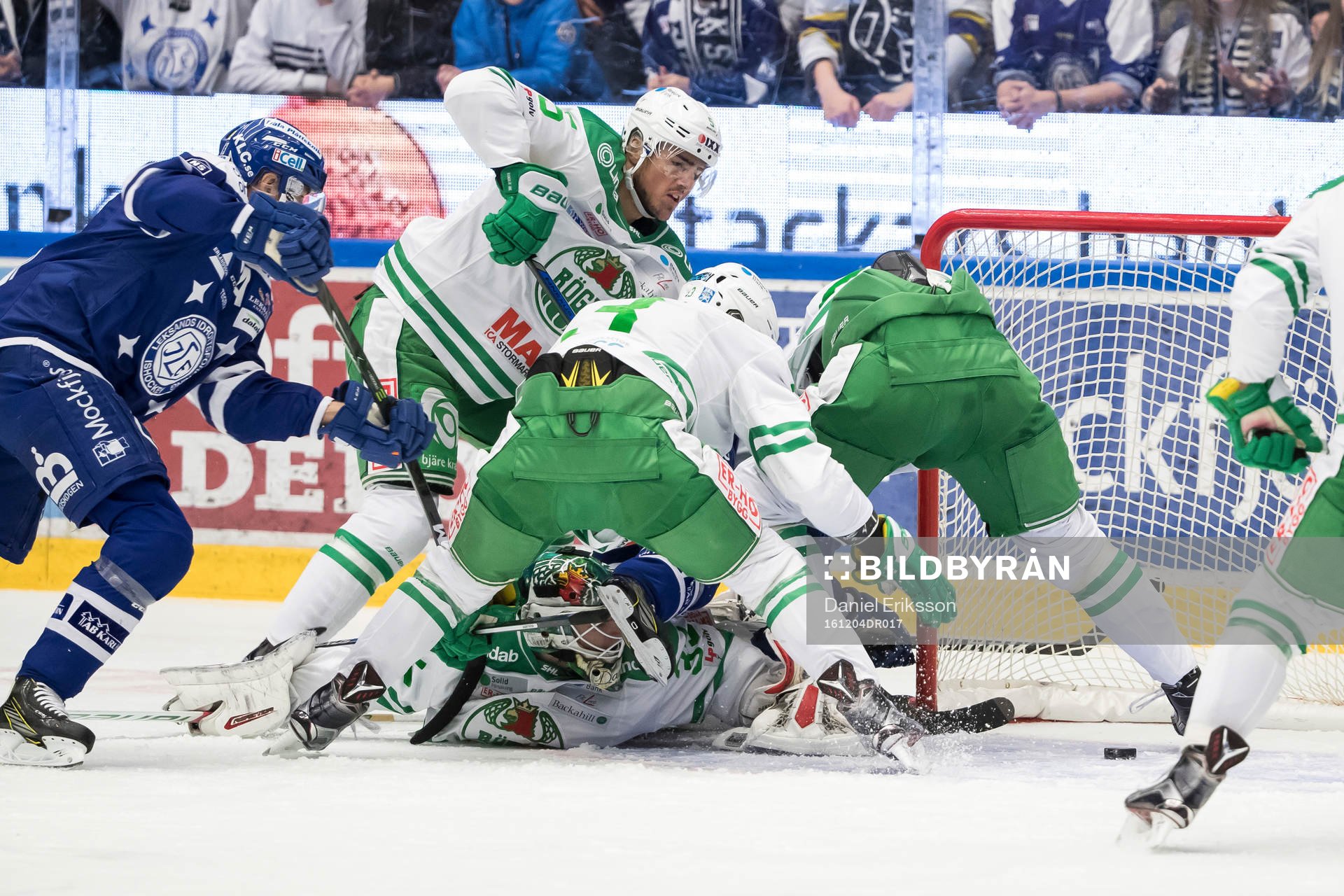 Chans för Leksands Oskar Lang Jon Knuts framför Rögles