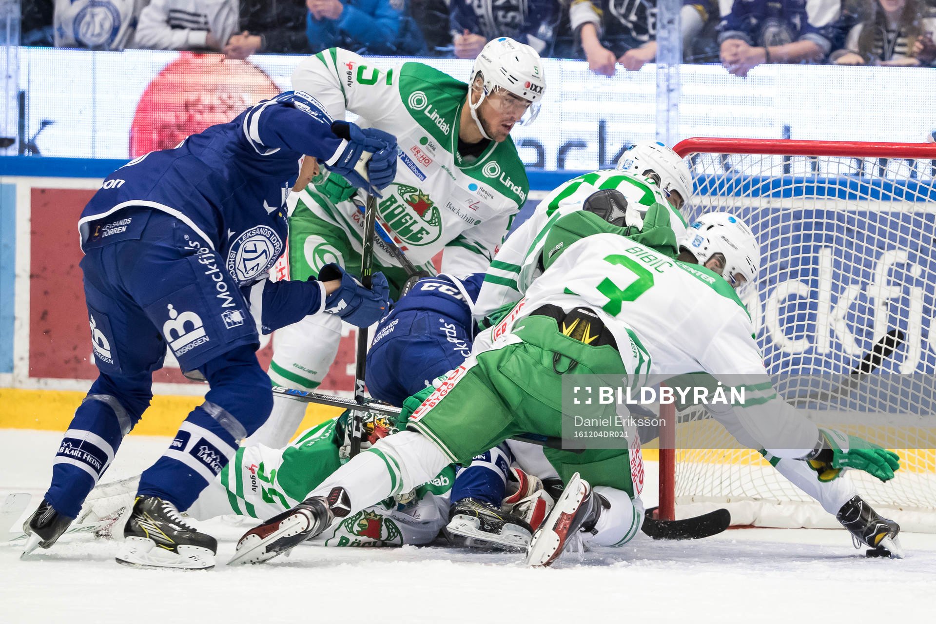 Chans för Leksands Oskar Lang Jon Knuts framför Rögles