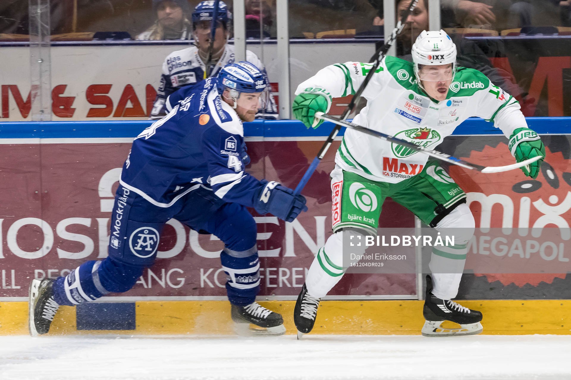 Leksands Nichlas Torp och Rögles Bryan Lerg  i