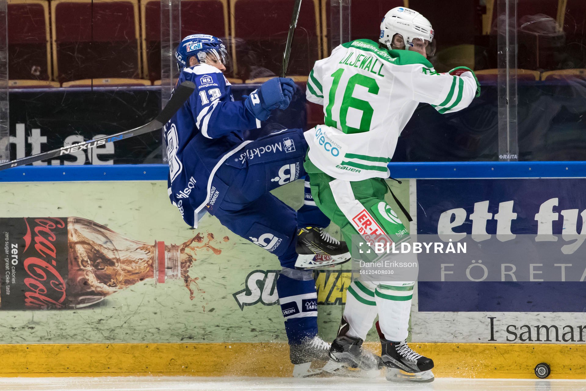 Leksands Jon Knuts och Rögles Christopher Liljewall i kamp