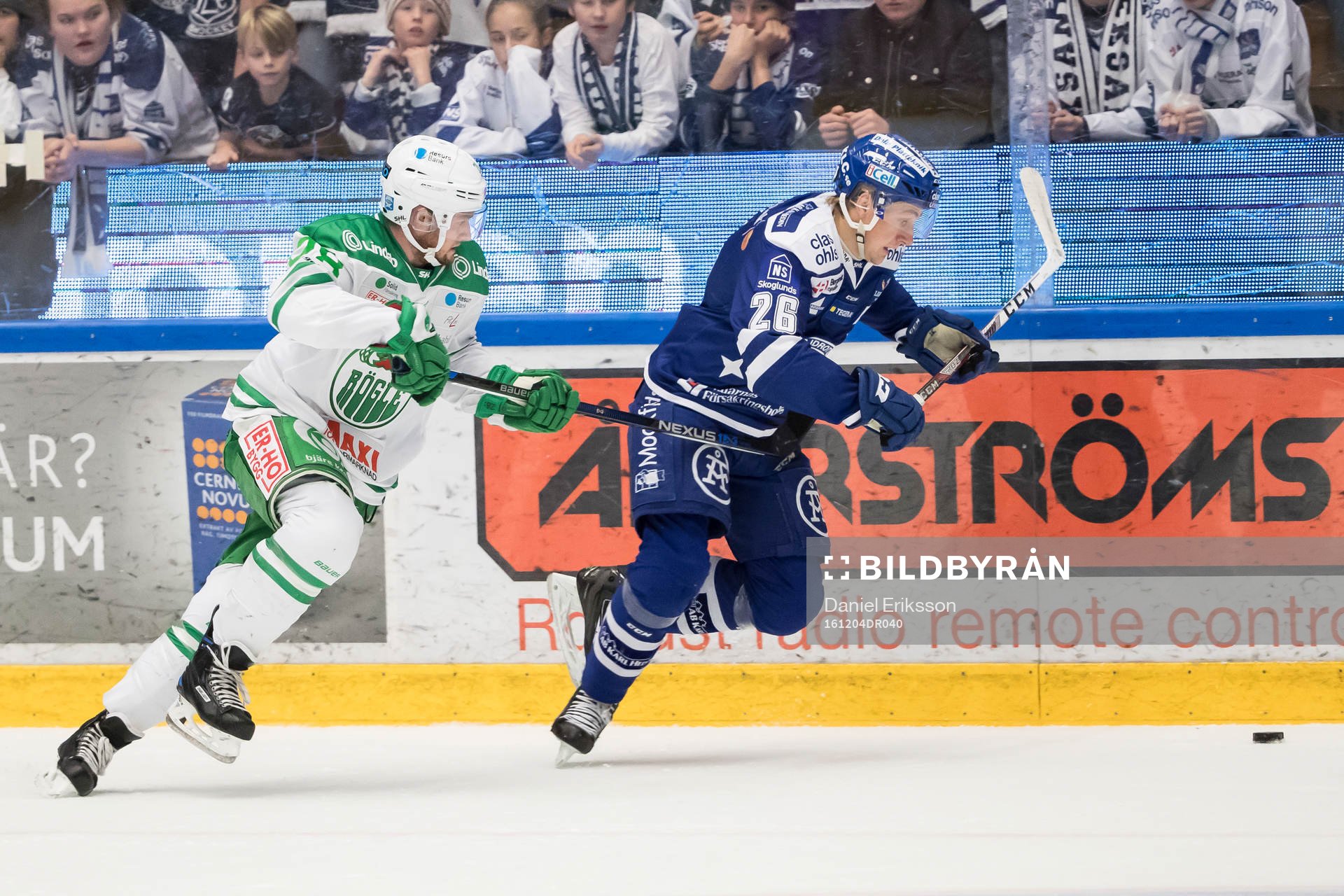 Rögles Cade Fairchild jagar Leksands Patrik Norén  i