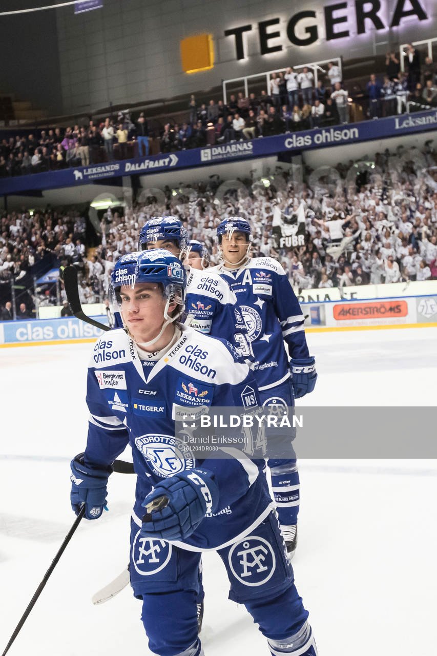 Leksands Oskar Lang jublar  i ishockeymatchen i SHL mellan