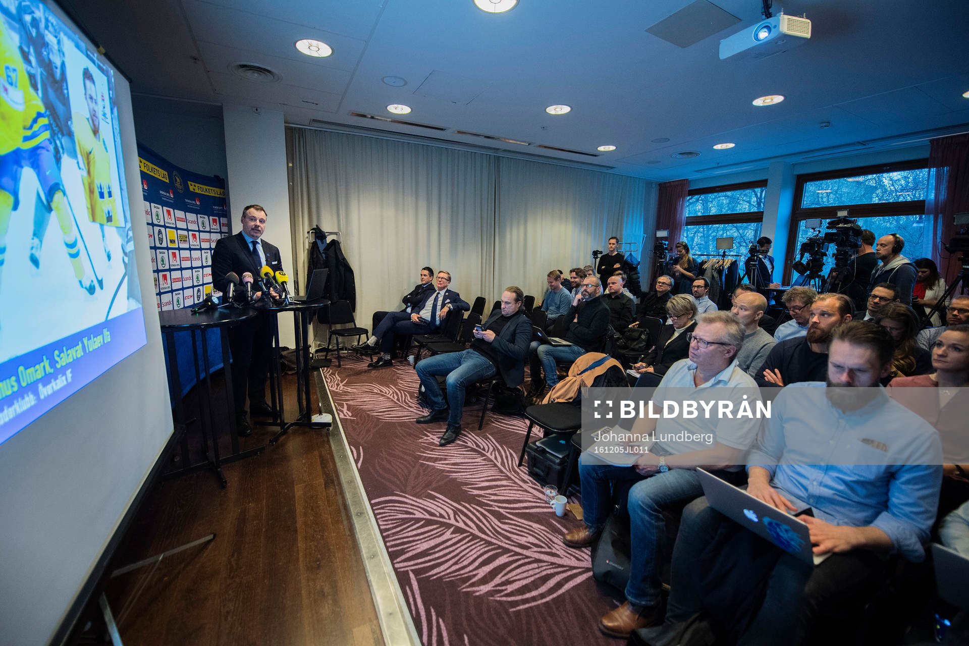 Förbundskapten Rikard Grönborg presenterar truppen till
