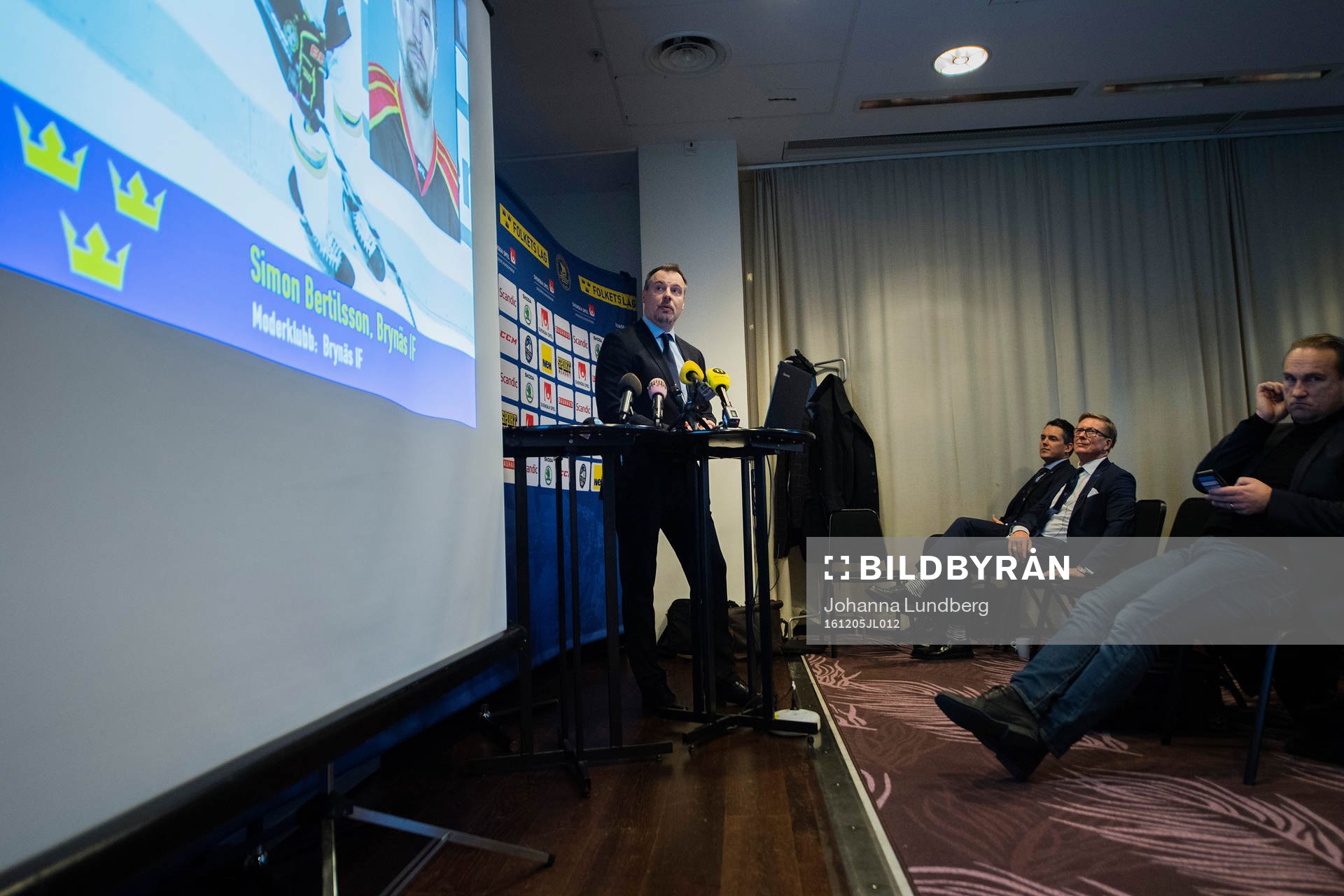 Förbundskapten Rikard Grönborg presenterar truppen till