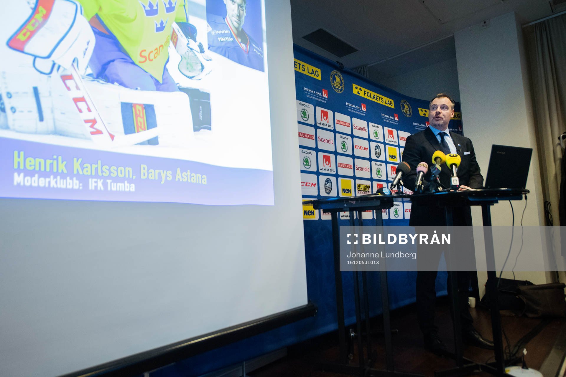 Förbundskapten Rikard Grönborg presenterar truppen till