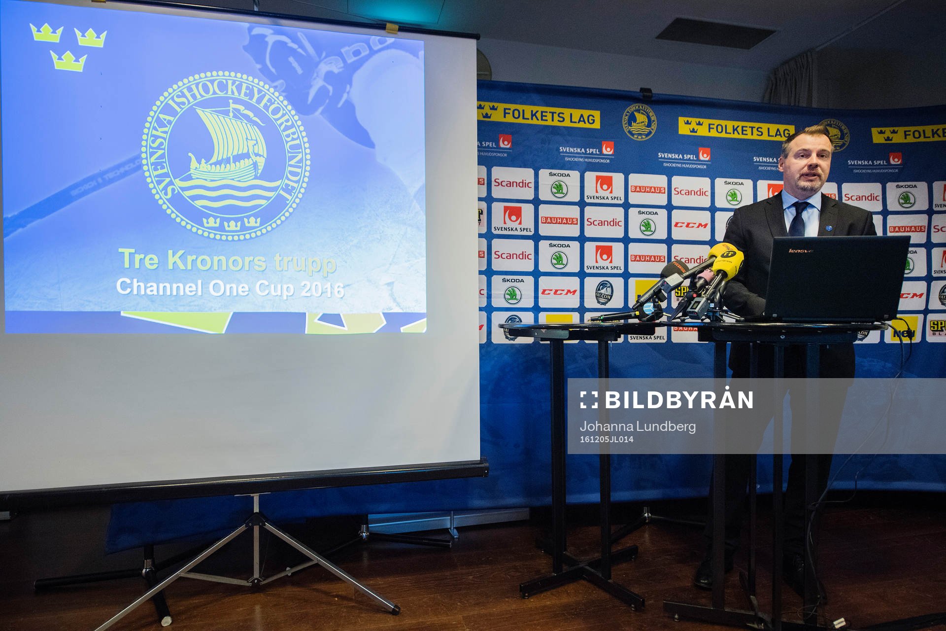 Förbundskapten Rikard Grönborg presenterar truppen till