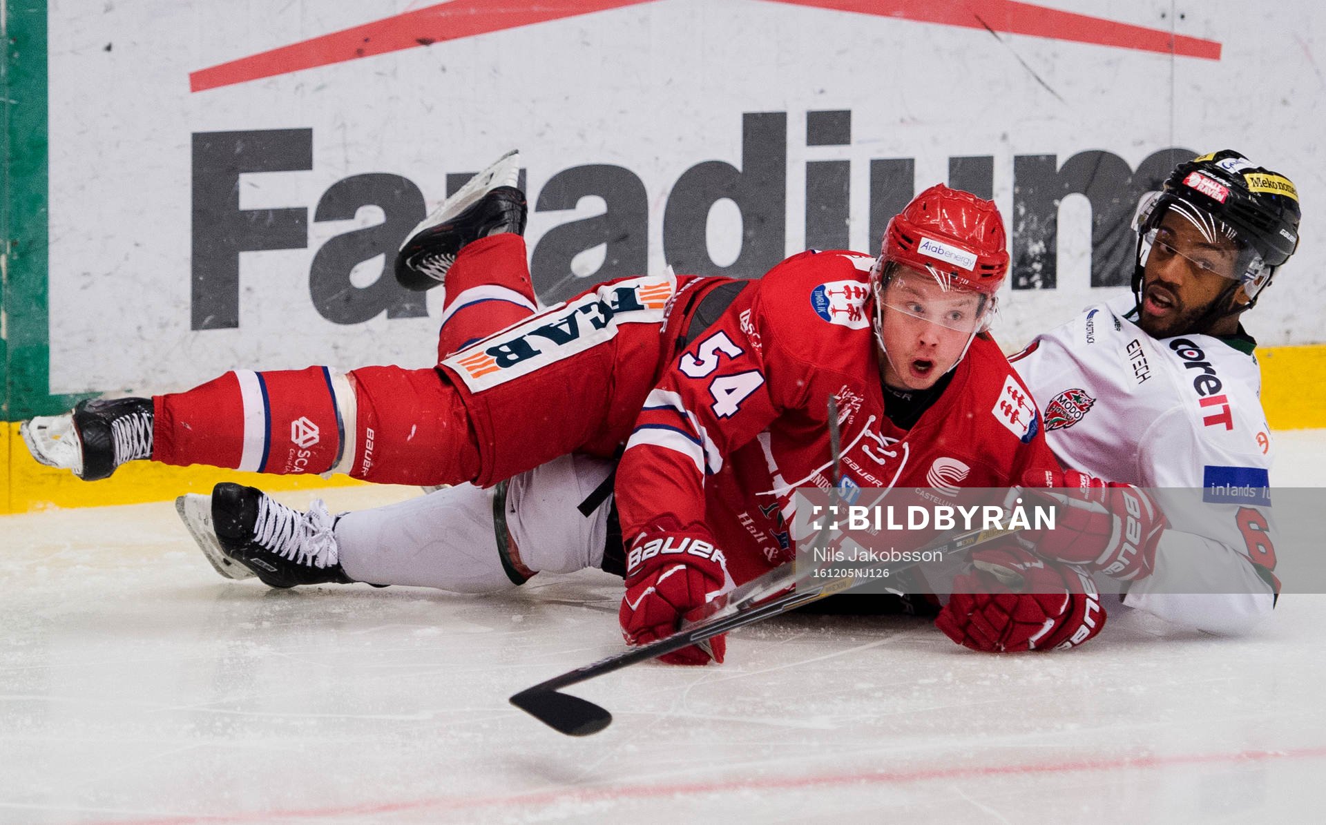 Timrås Jonathan Dahlén och Modos Drew Paris