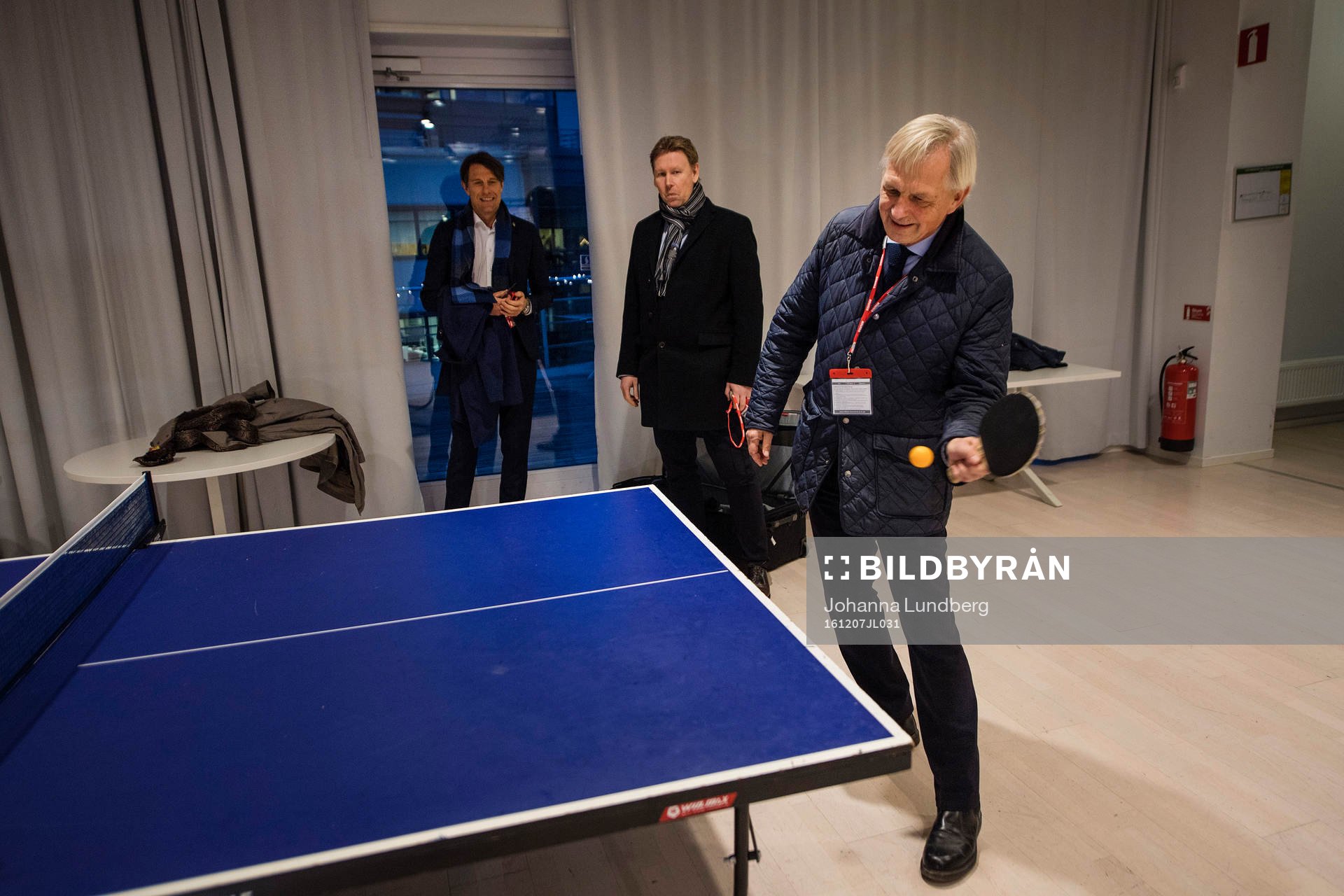 Sveriges landslagschef Lars Richt spelar bordtennis
