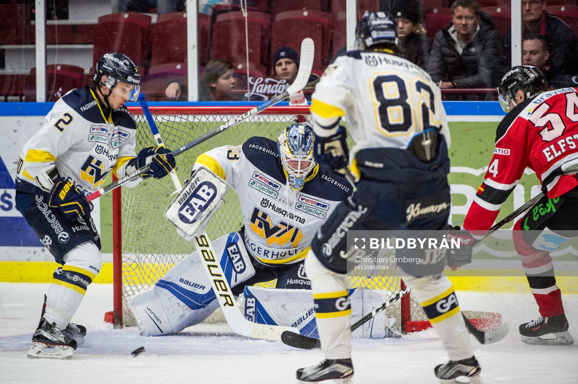 s Kristofer Berglund, målvakt Fredrik Pettersson-Wentzel