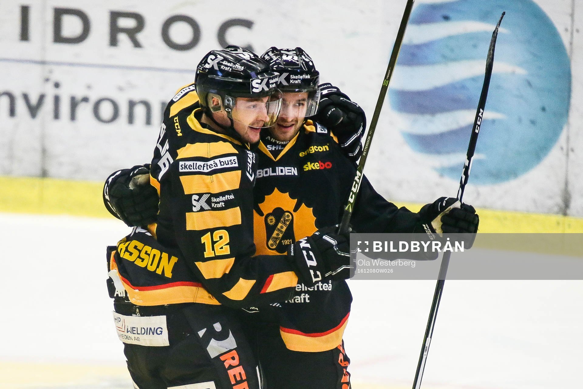Skellefteås Adam Pettersson och Andrew Calof  jublar