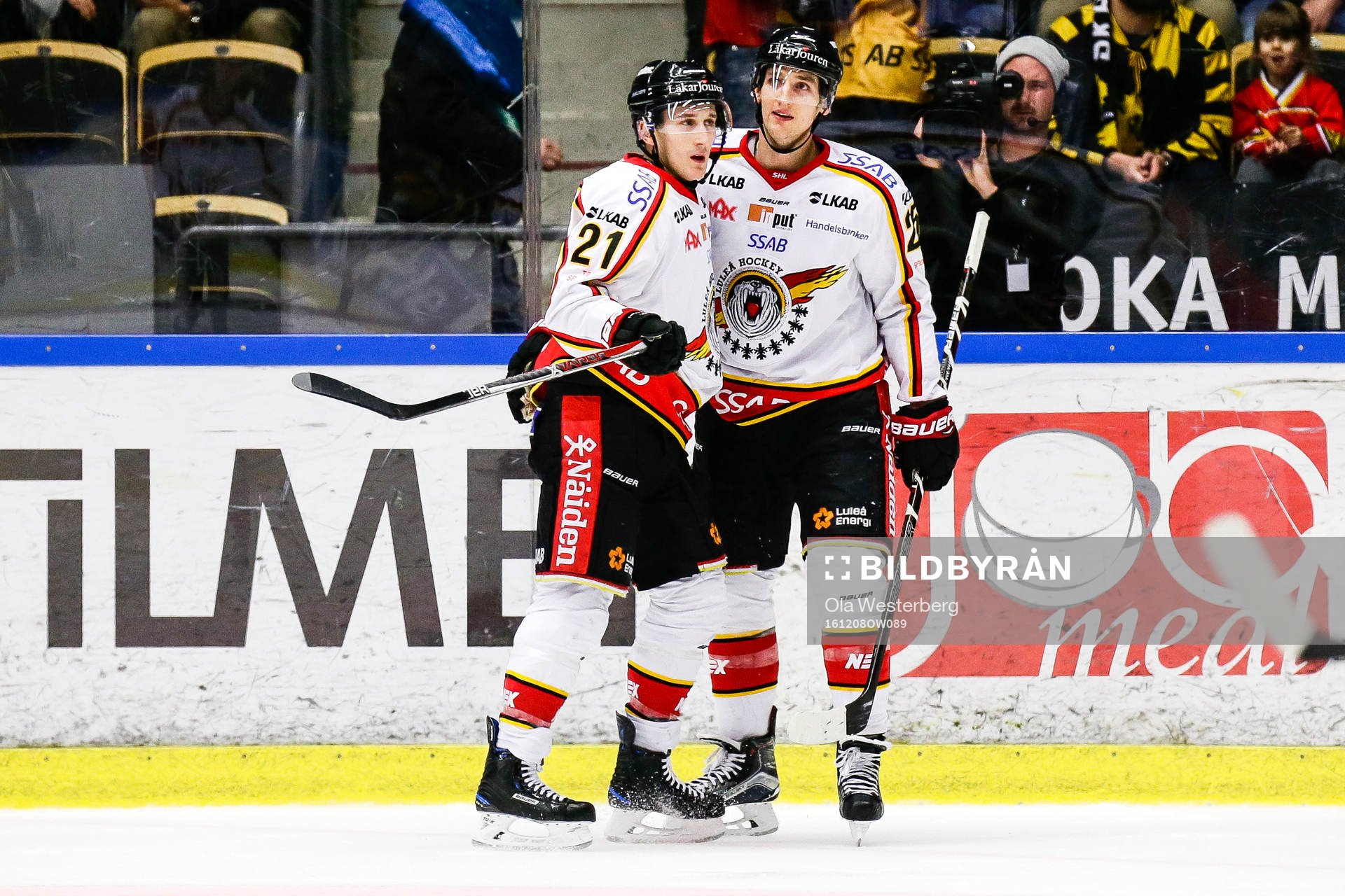 Luleås Bill Sweatt och Anton Hedman jublar