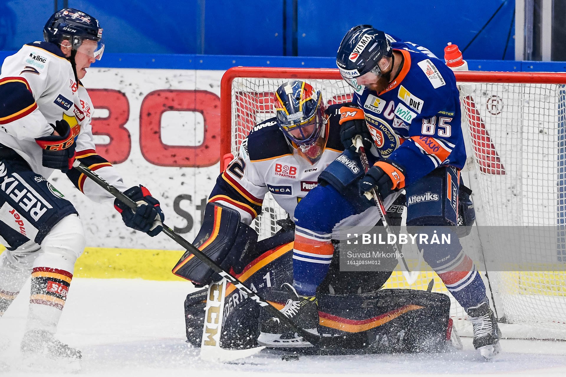 Växjös Liam Reddox i kamp mot Djurgårdens målvakt