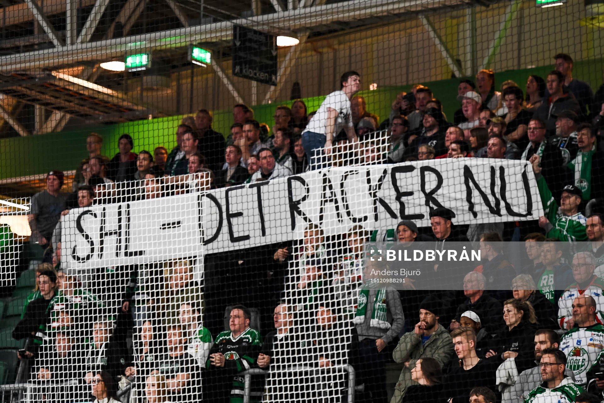 Rögles supportrar med banderoll
