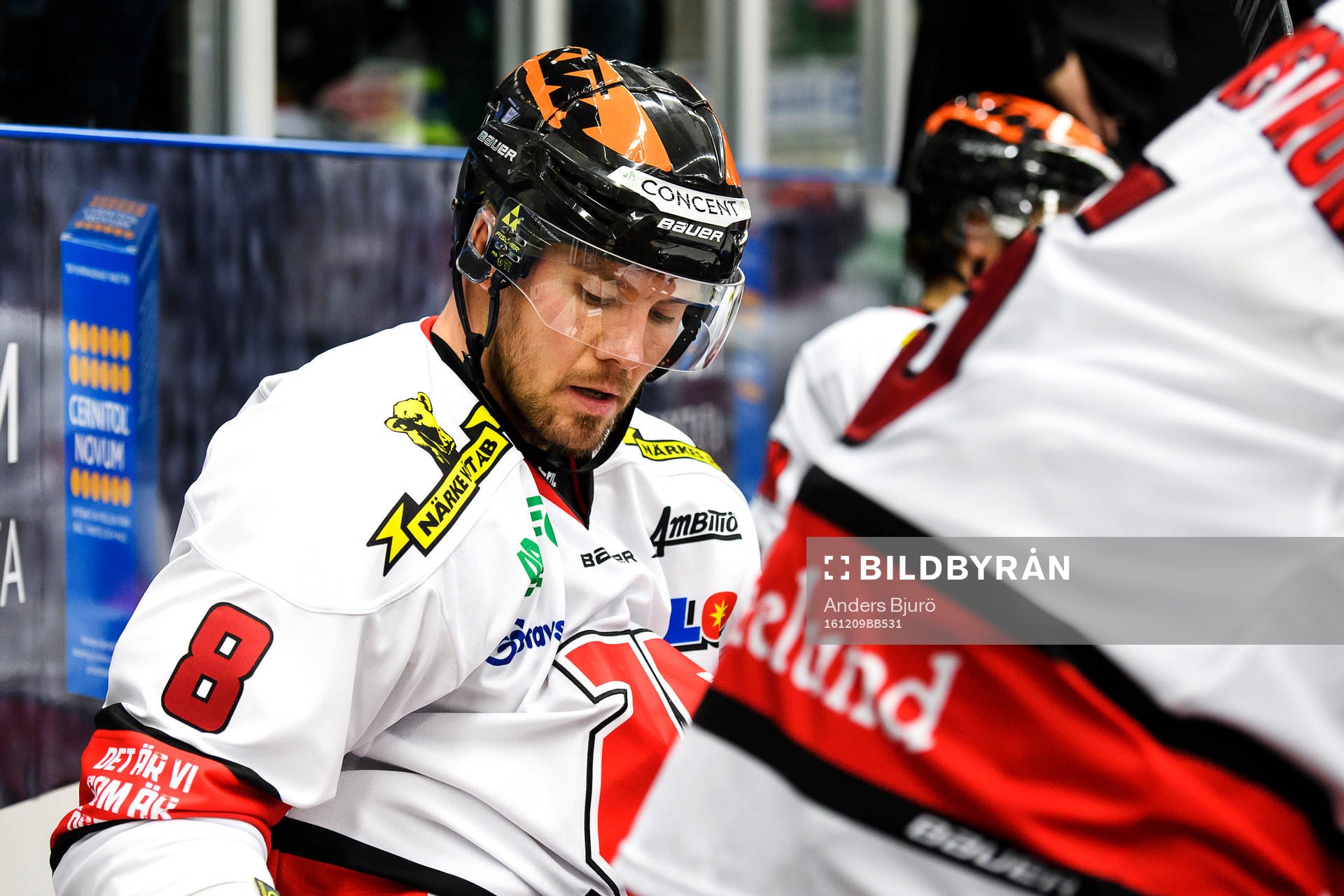 Örebros Nicklas Grossmann sitter i båset
