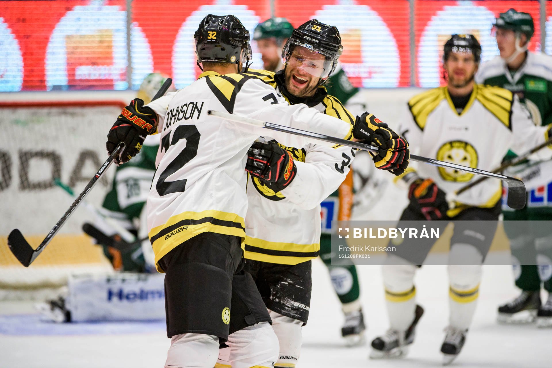 Brynäs Nick Johnson och Jonathan Granström jublar