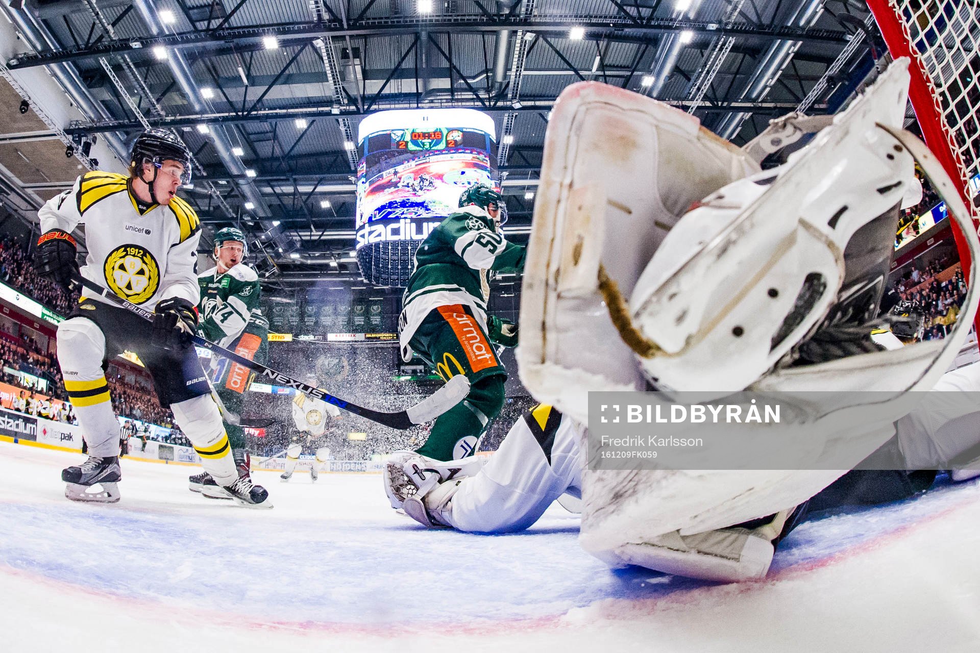 Brynäs Lucas Carlsson och Färjestads Rasmus Asplund