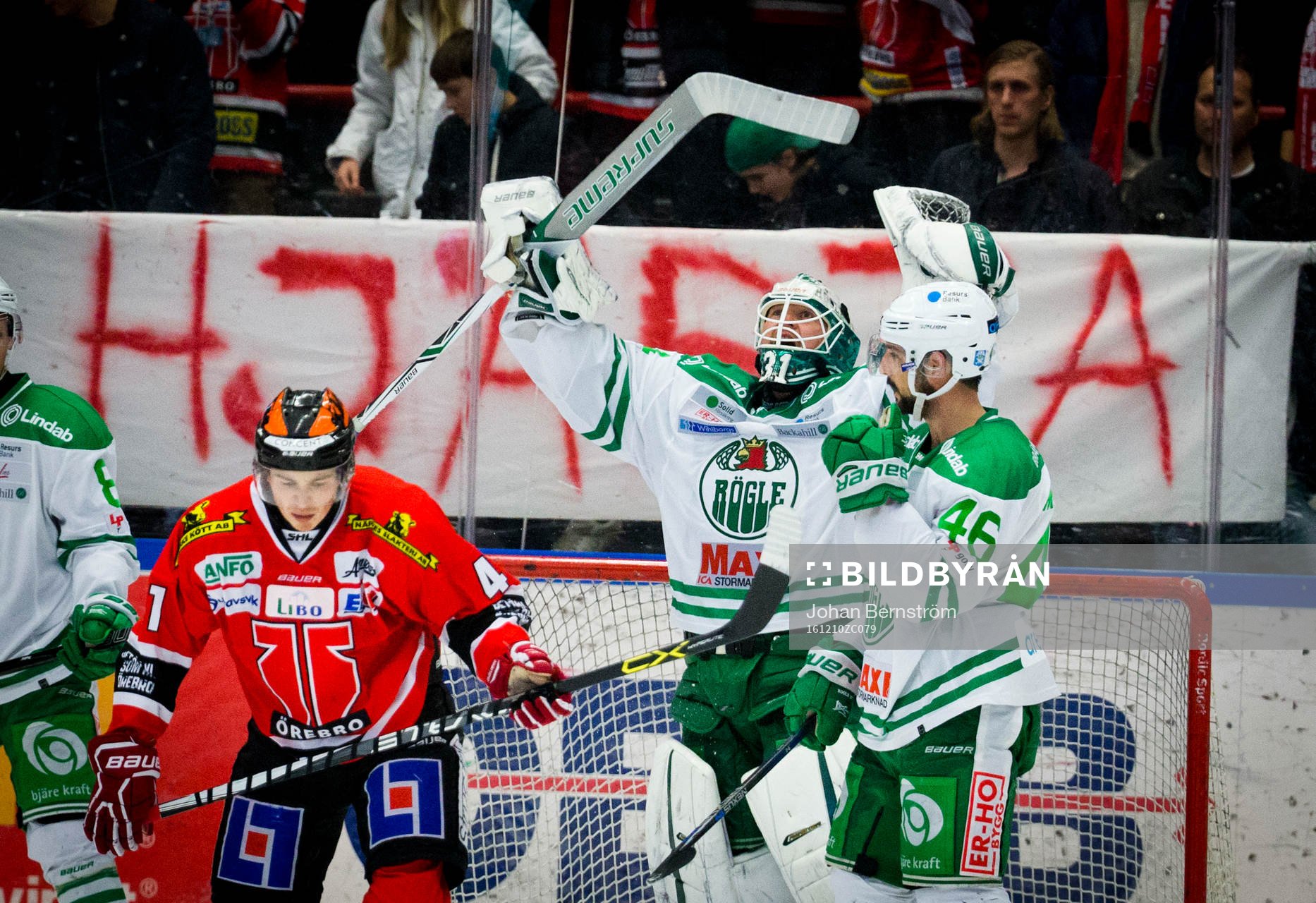 Rögles målvakt Lars Volden jublar