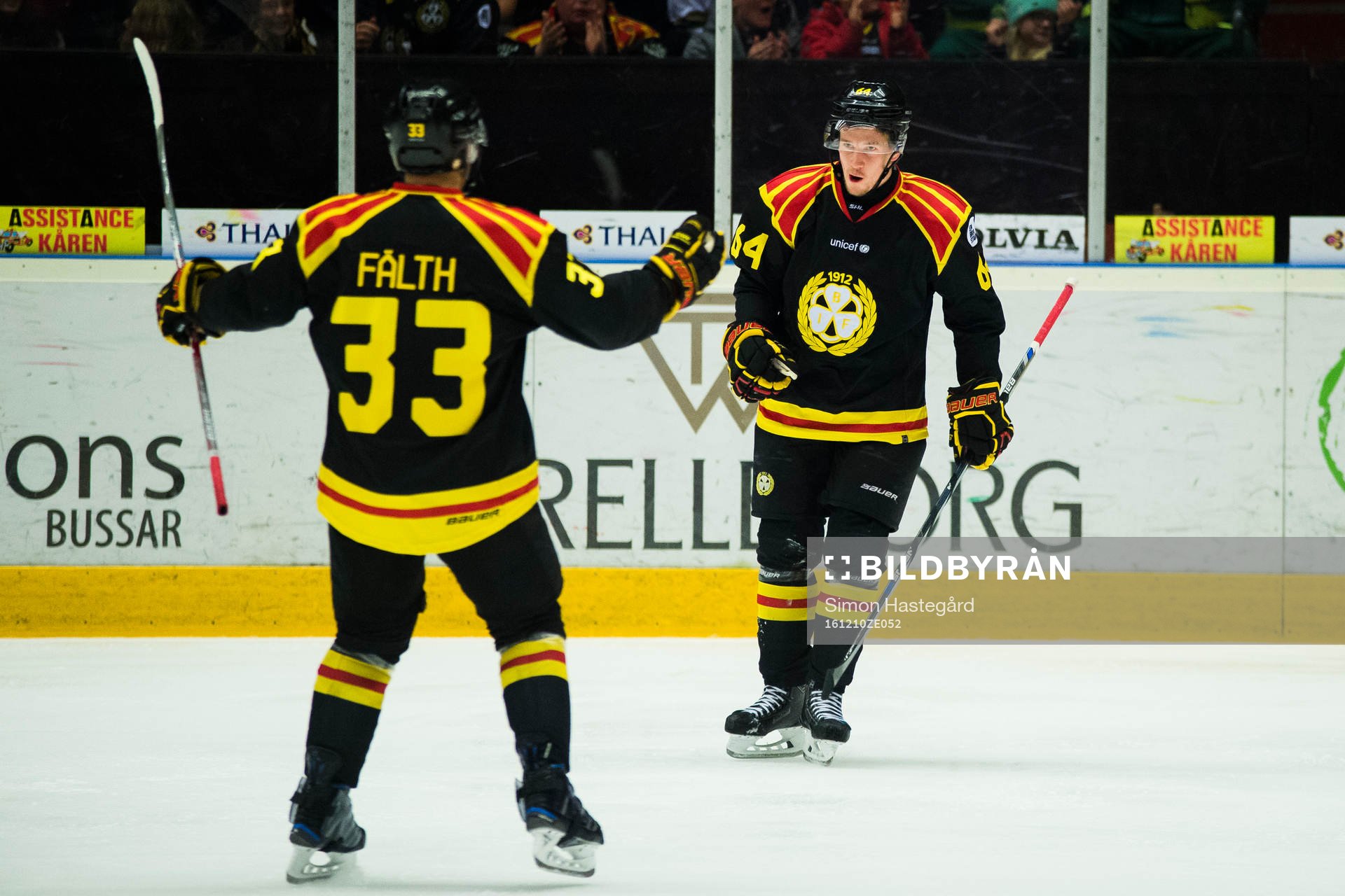 Brynäs Elias Fälth  och Jonathan Pudas jublar