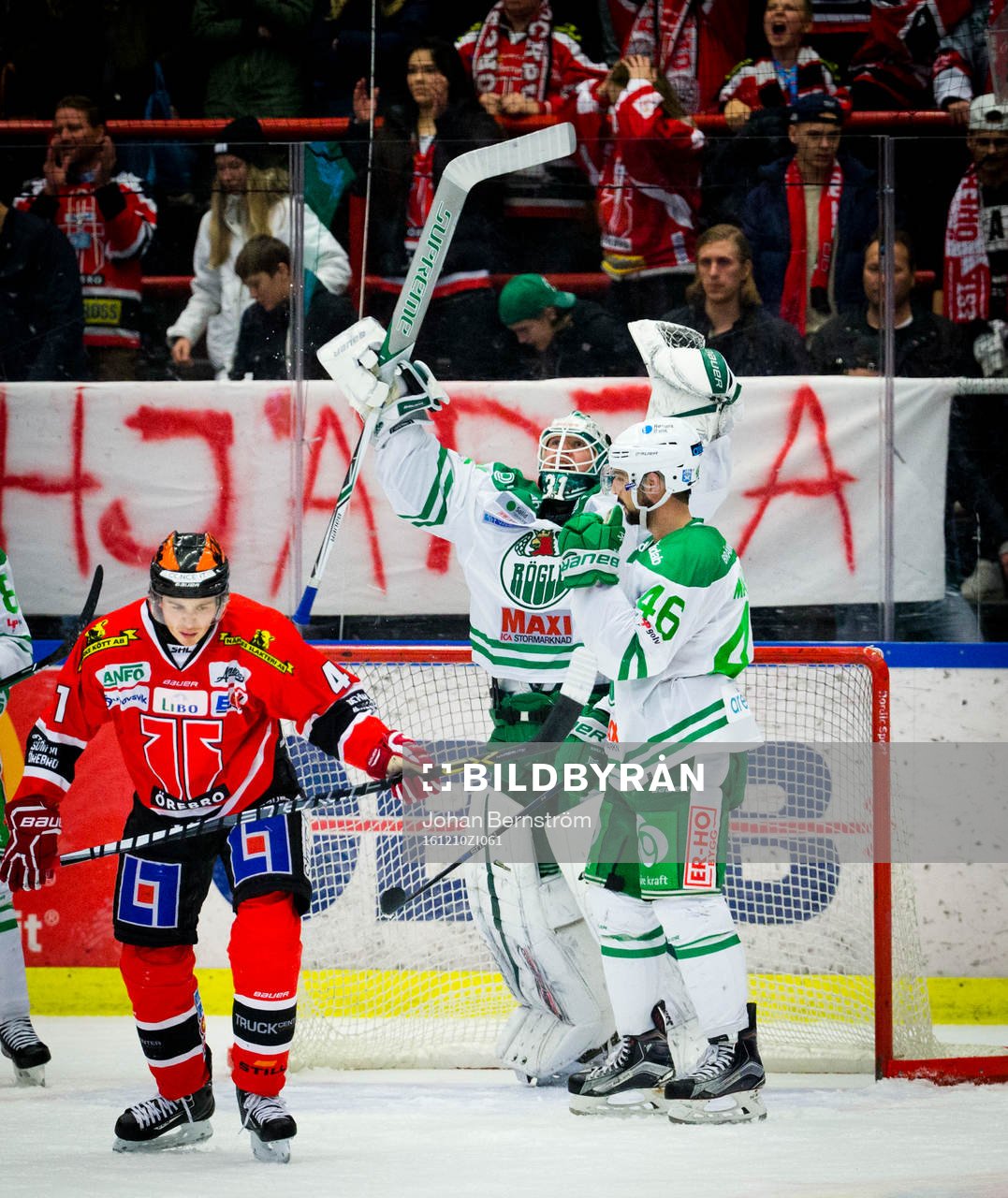Rögles målvakt Lars Volden jublar