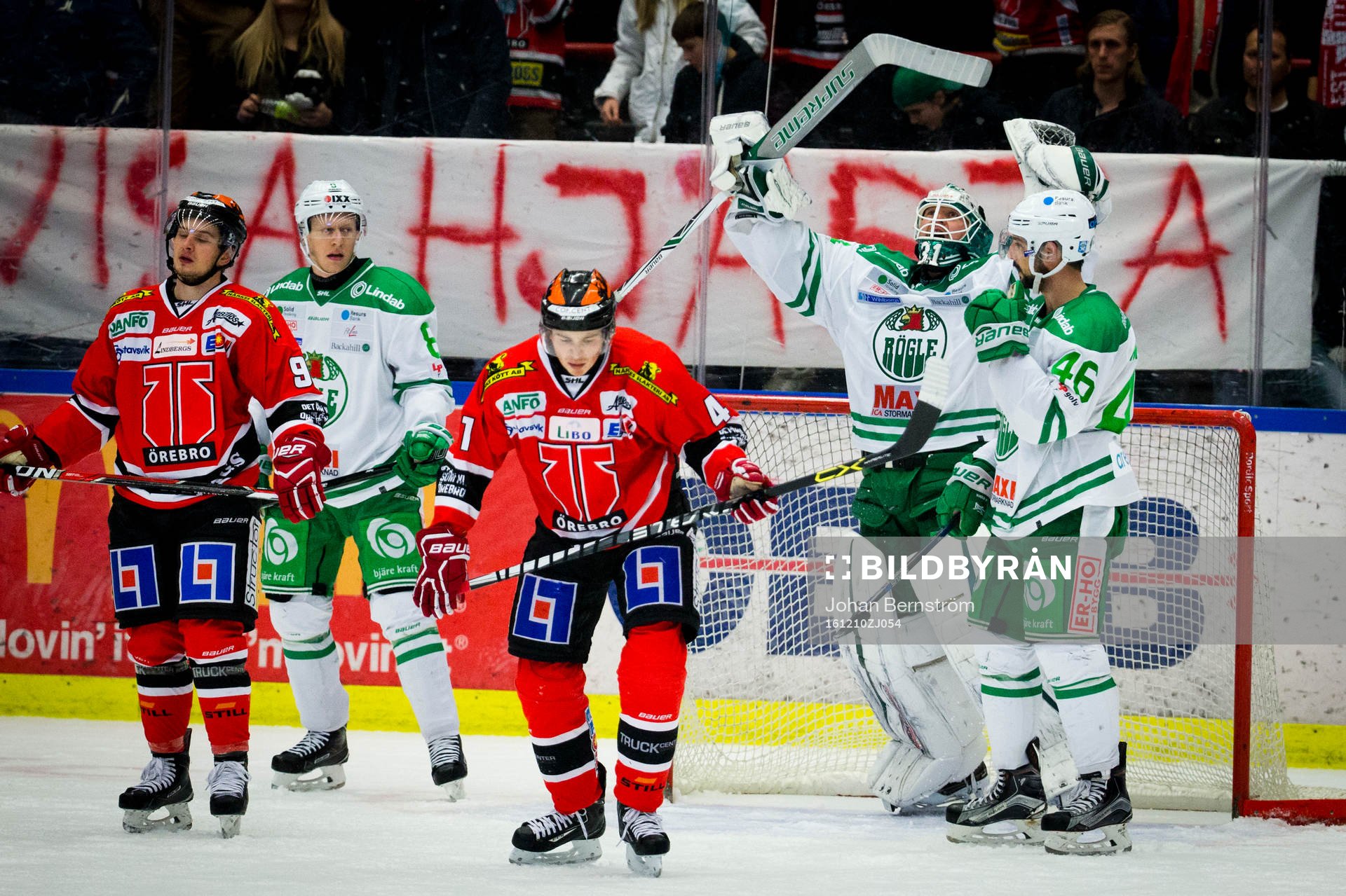 Rögles målvakt Lars Volden jublar