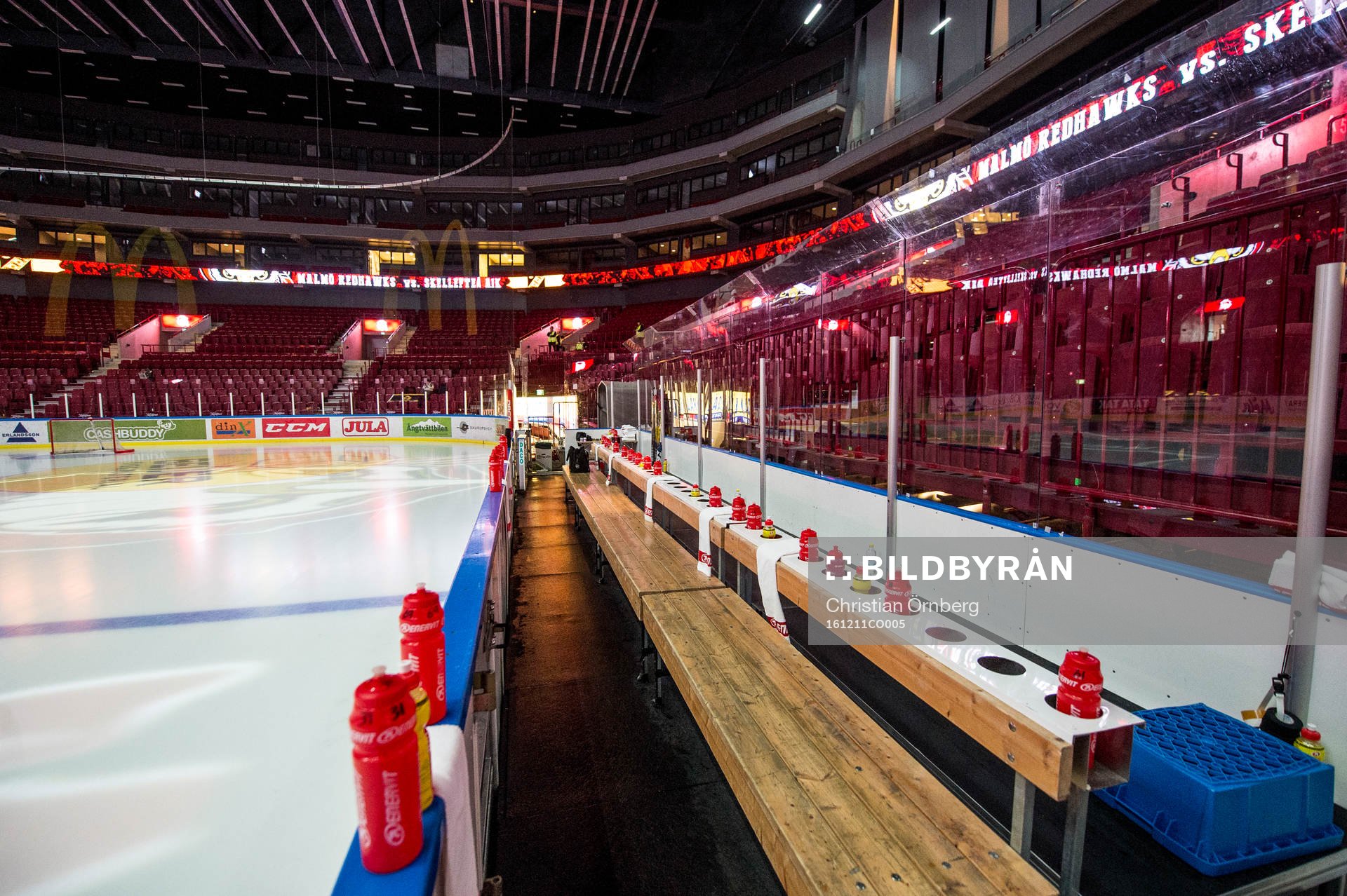 Malmö Redhawks bås i Malmö Arena innan ishockeymatchen i
