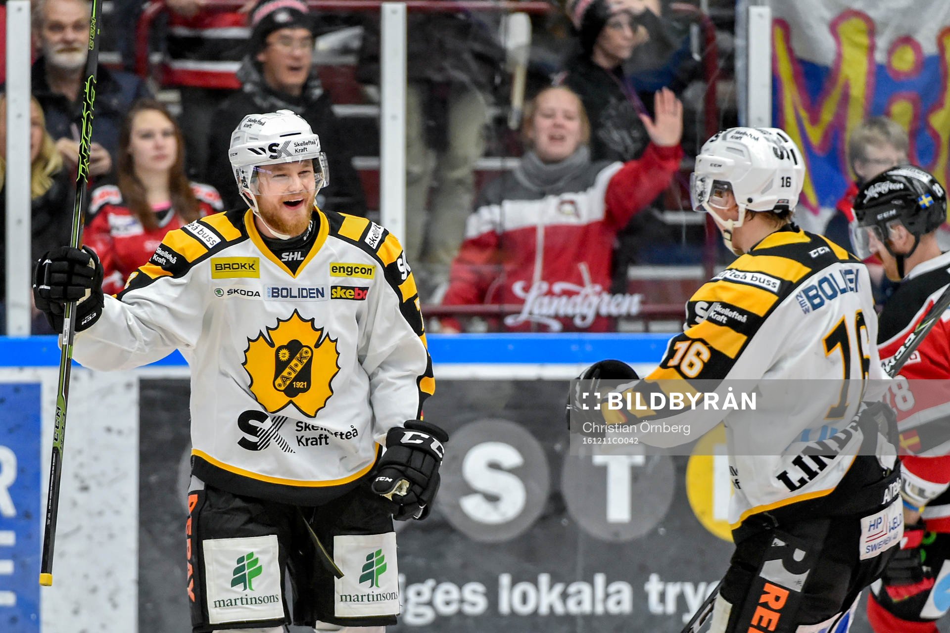 Skellefteås Sam Marklund  jublar
