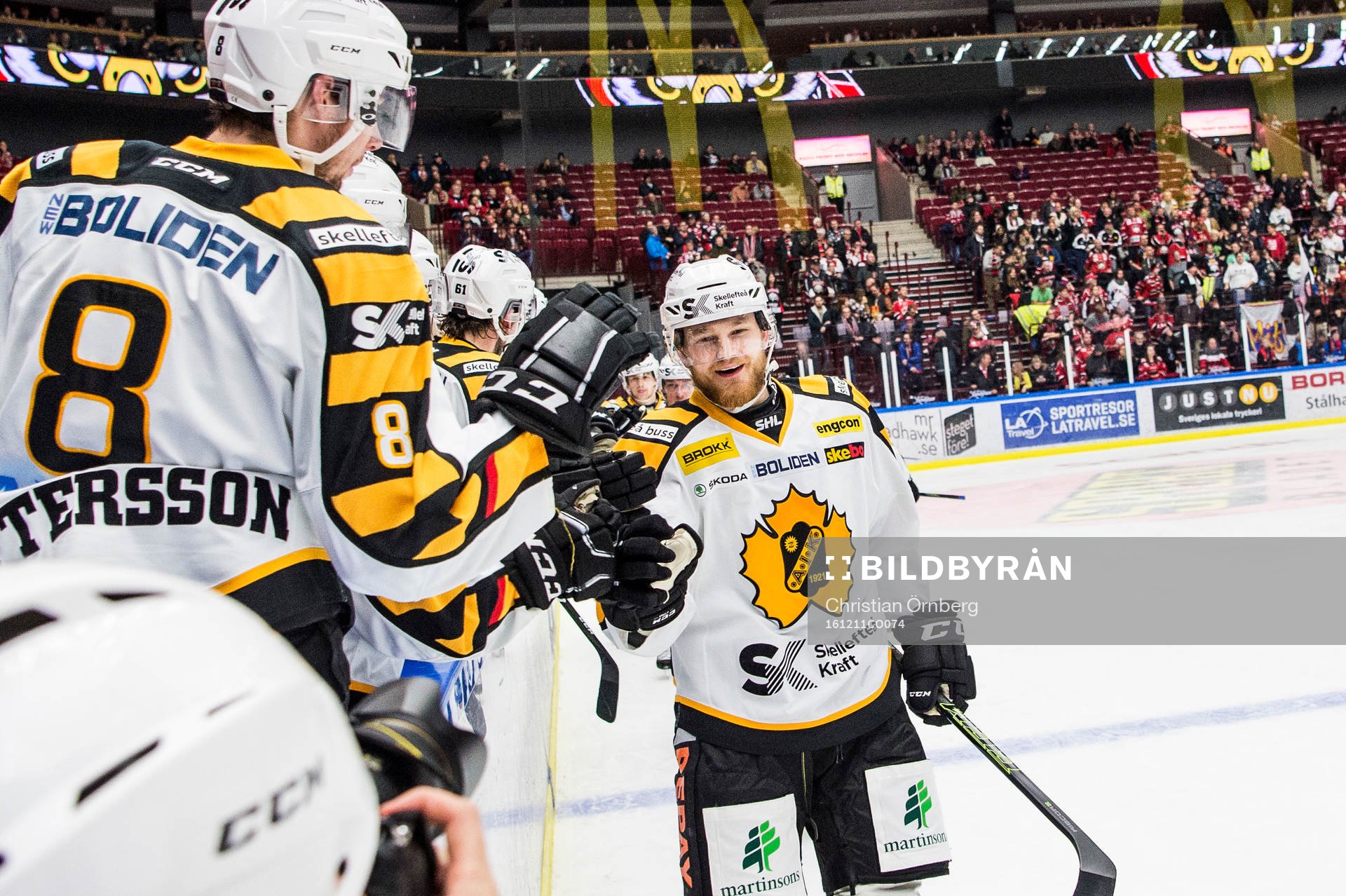 Skellefteås Sam Marklund och Tim Söderlund  jublar