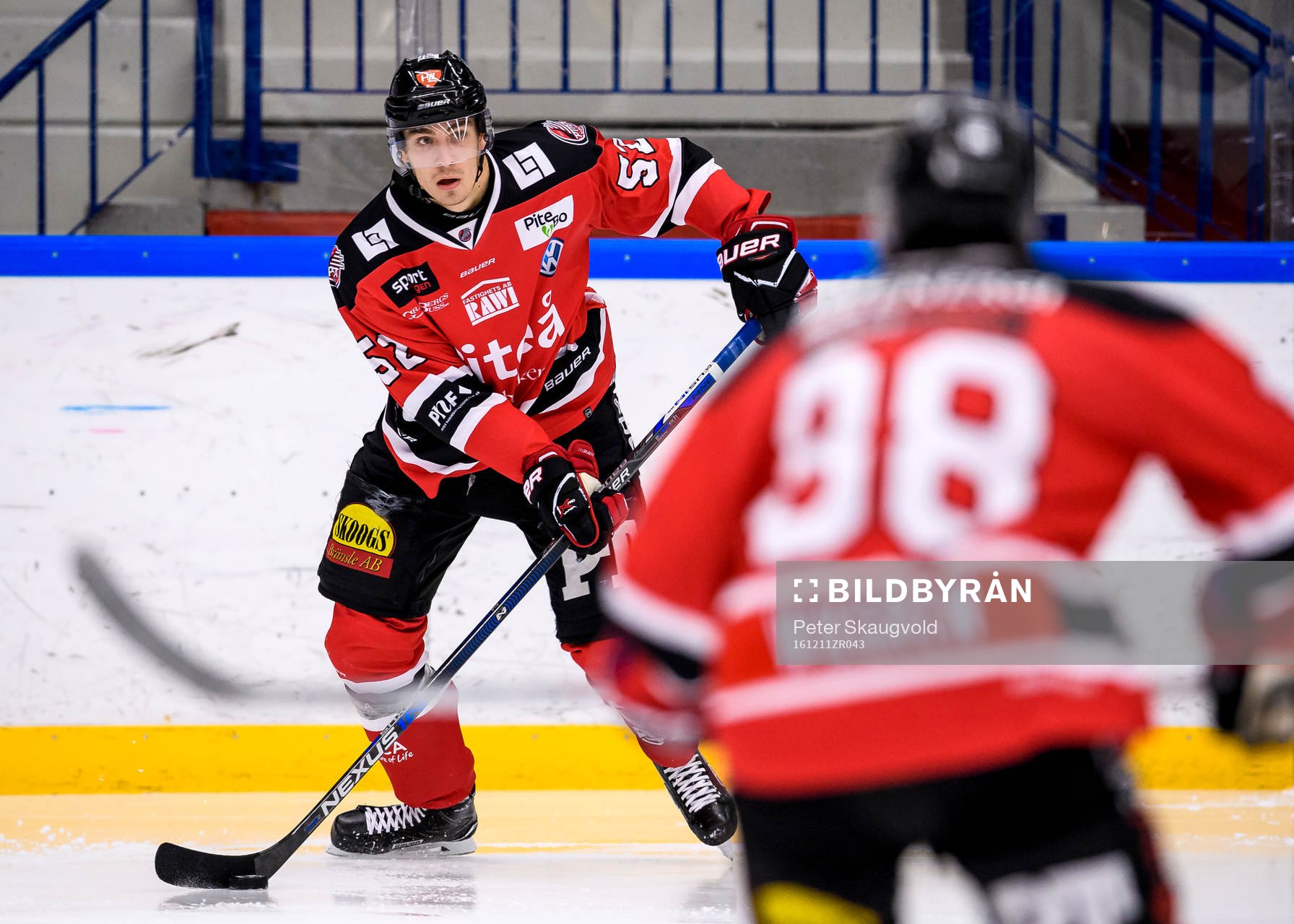 Piteås August Tornberg med pucken