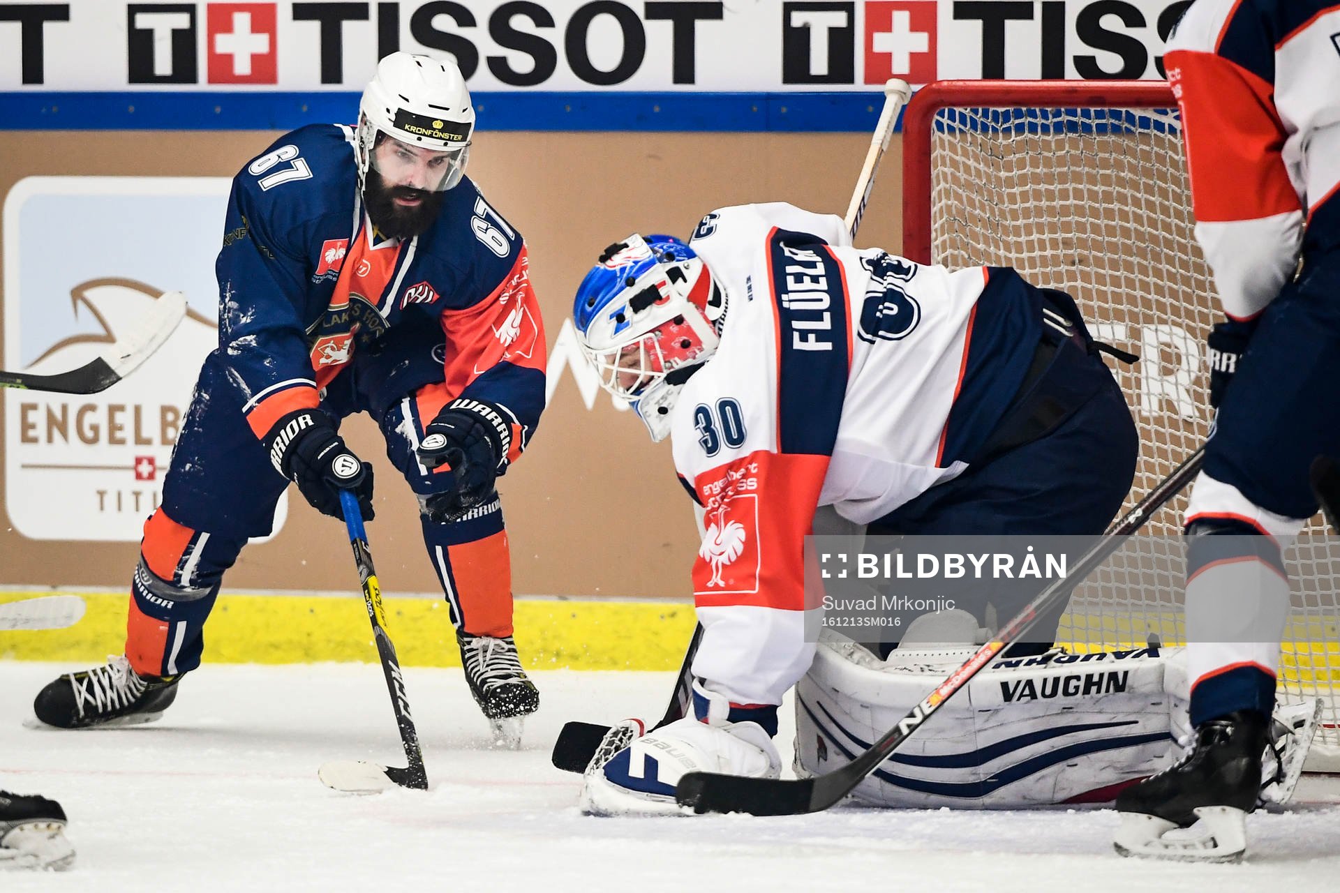 Växjös Linus Fröberg oroar vid Zürichs målvakt Lukas