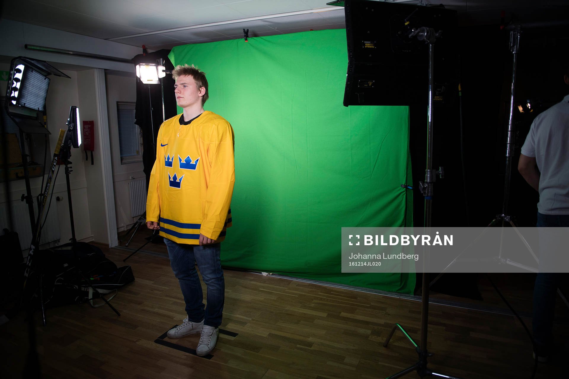 Lias Andersson spelar in tv-inslag