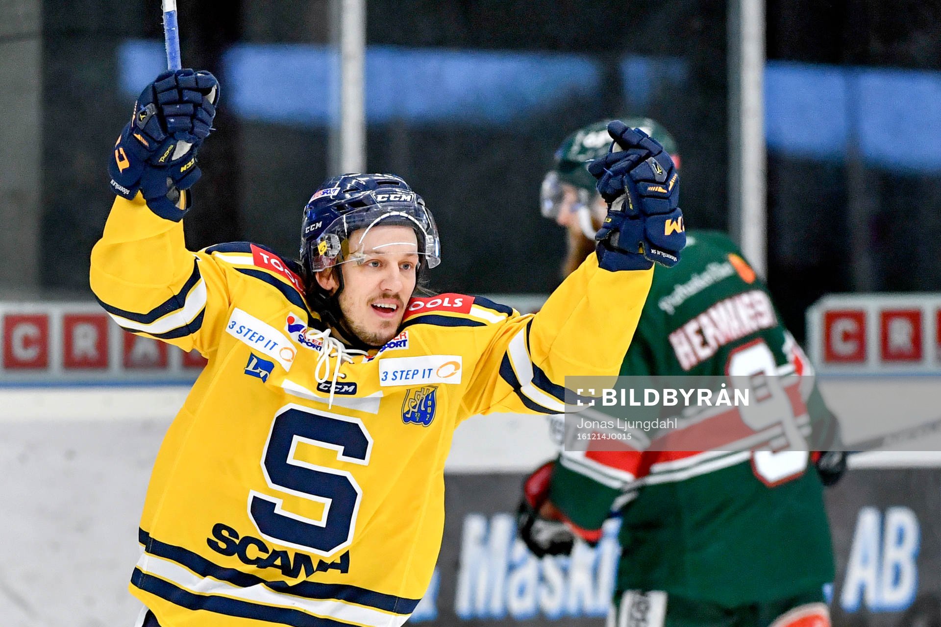 Södertäljes Jonas Westerling jublar