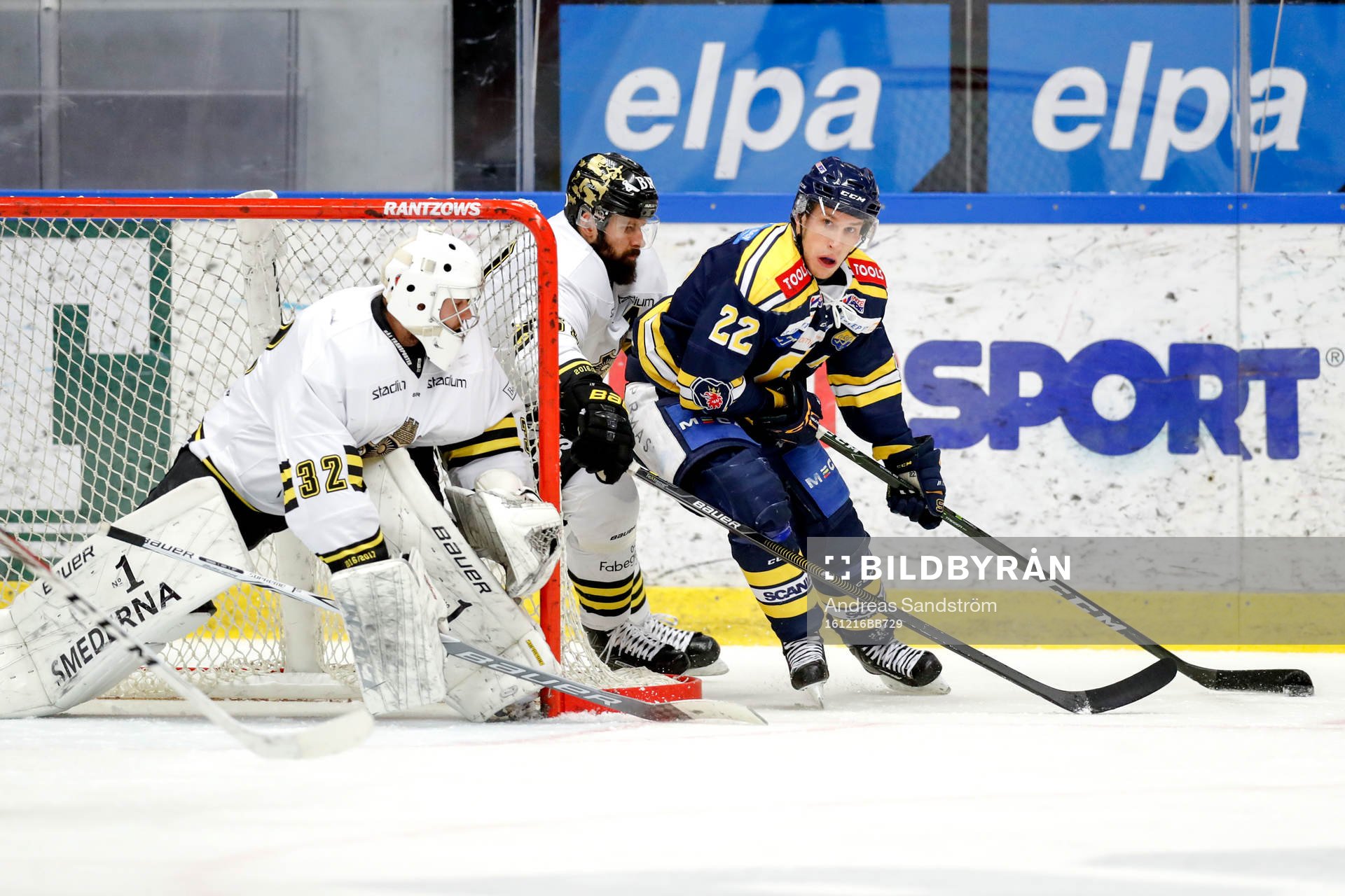 s Emil Lundberg och målvakt Gasper Kroselj