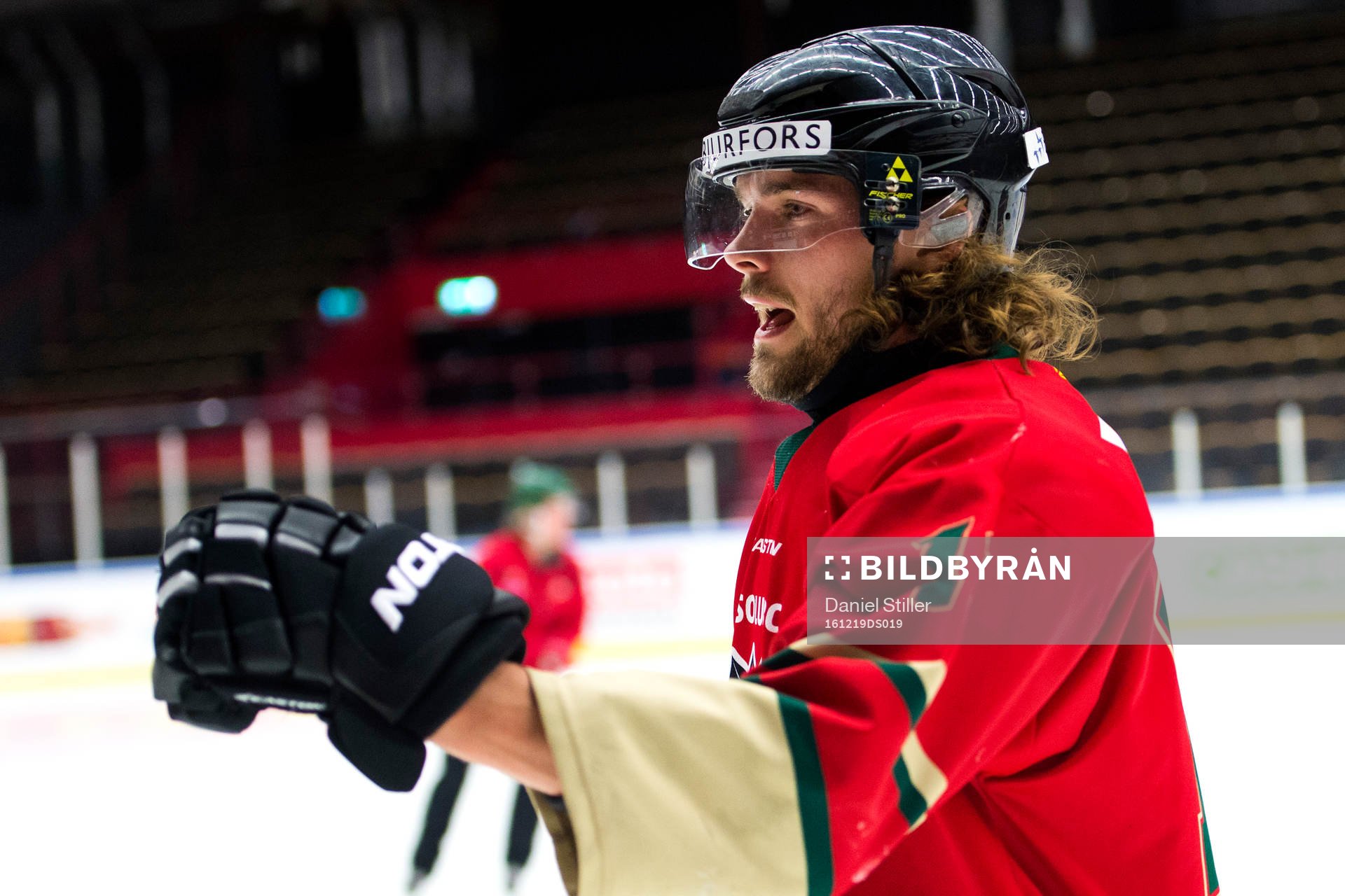 Tom Pettersson jublar när IFK Göteborg spelar ishockey