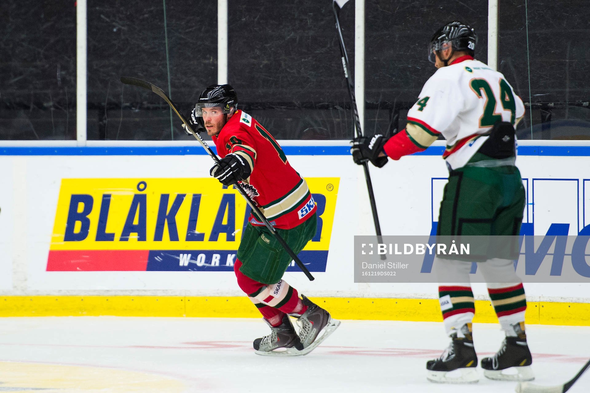 Emil Salomonsson jublar när IFK Göteborg spelar ishockey