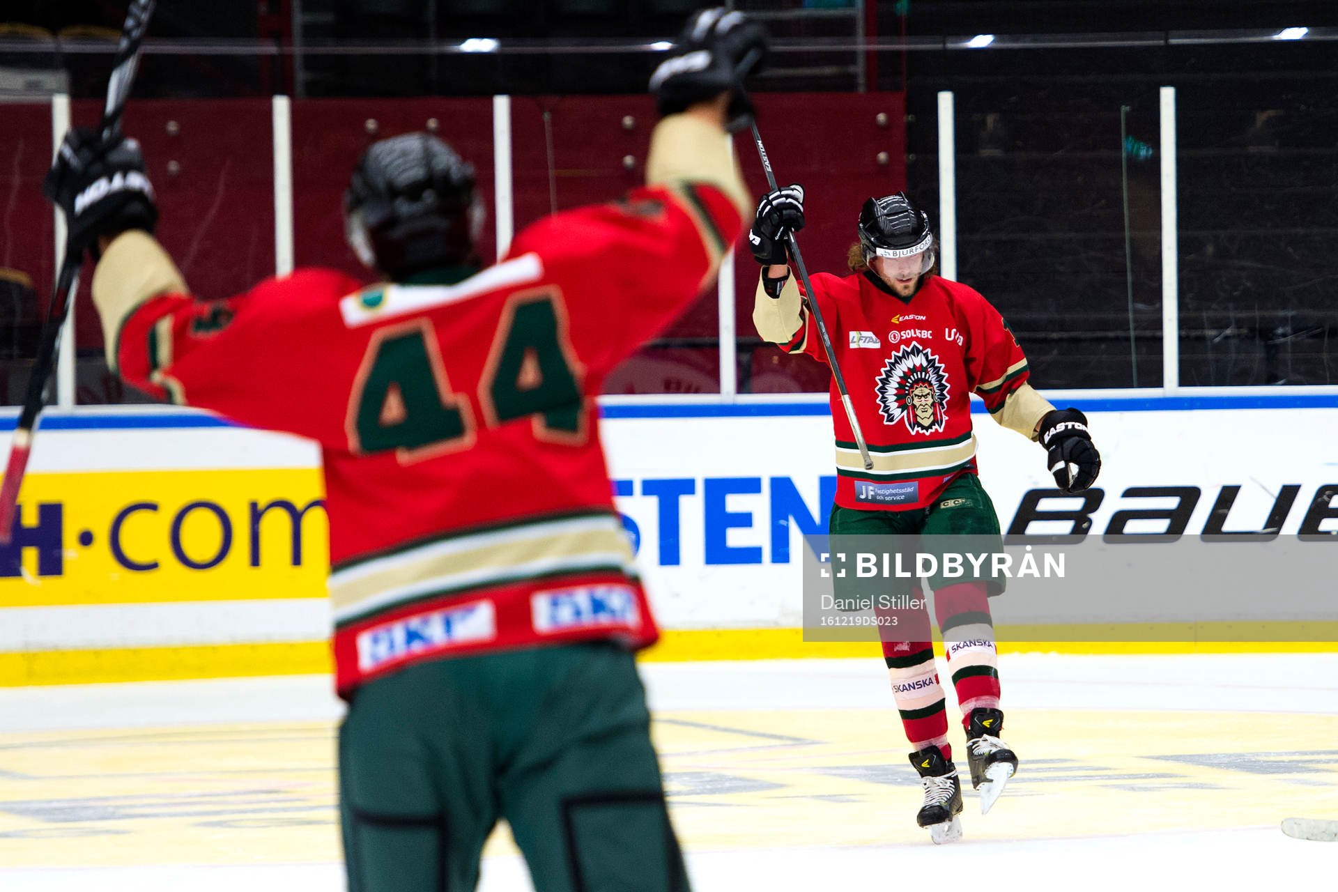 Tom Pettersson jublar när IFK Göteborg spelar ishockey