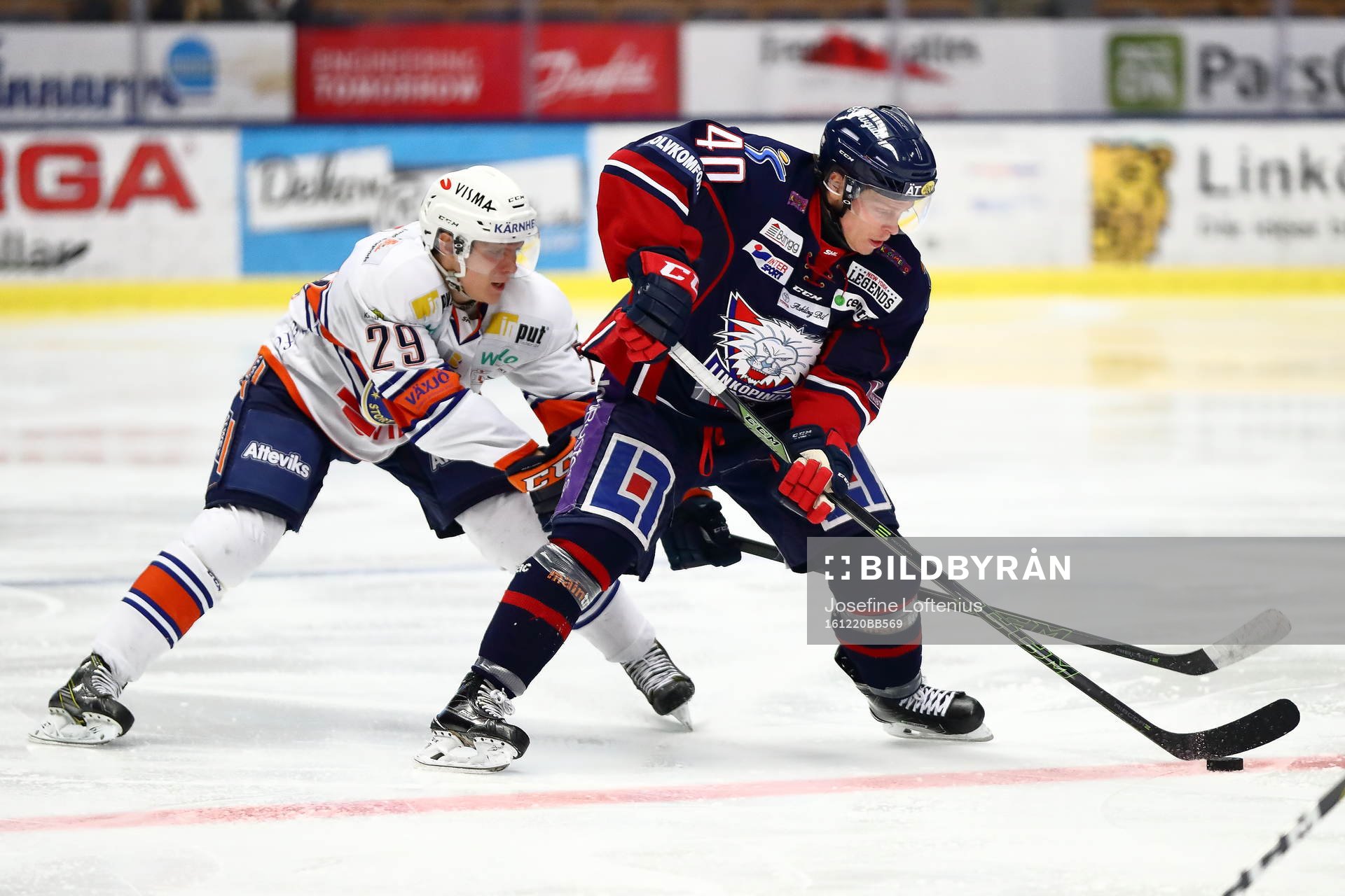 Växjöspelare med nummer 29 på tröjan och Linköpings
