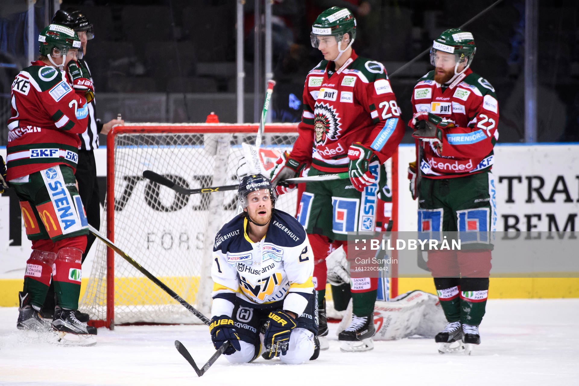 s Mattias Tedenby deppar framför Frölundas mål
