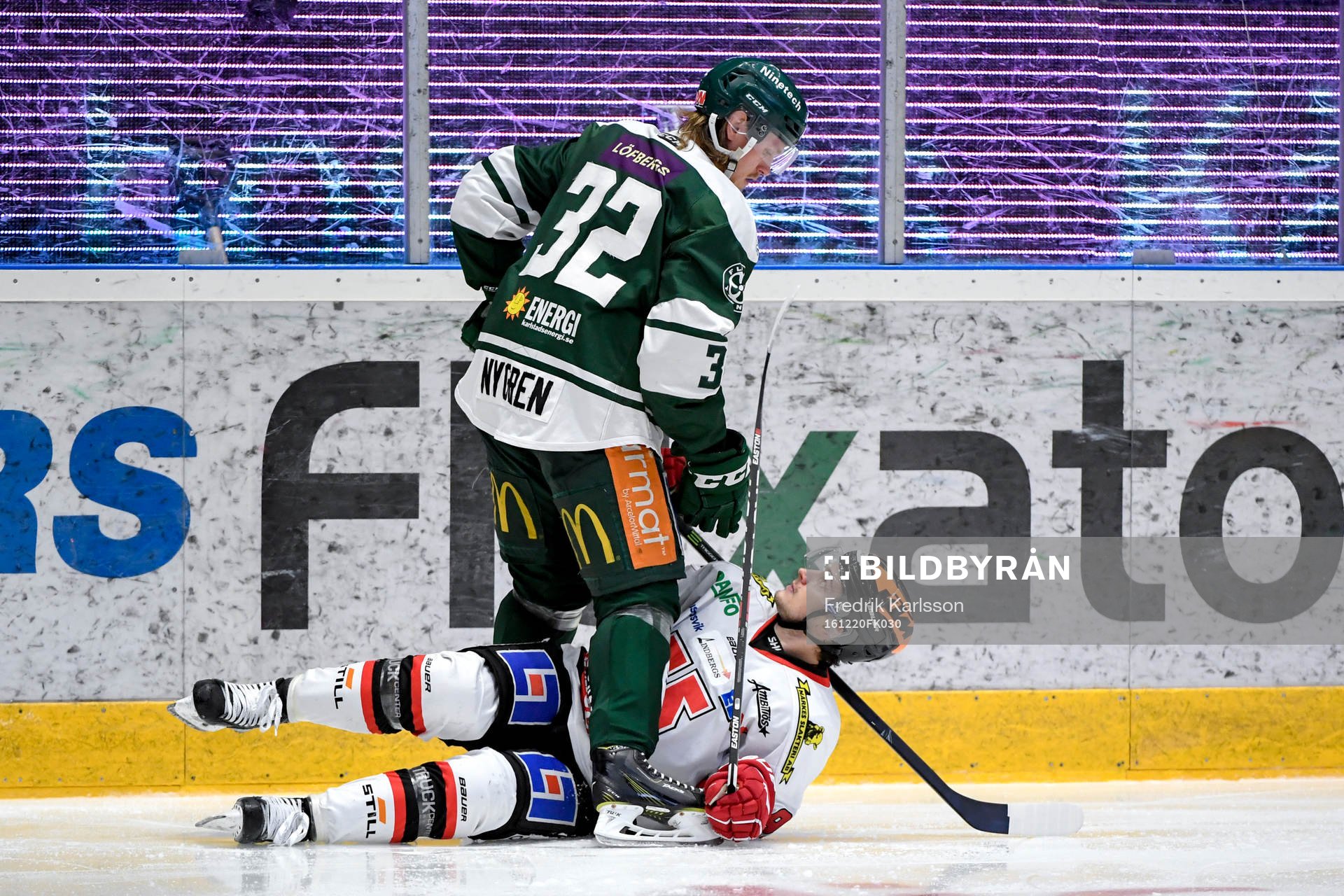 Färjestads Magnus Nygren och Örebros Nicklas Grossmann
