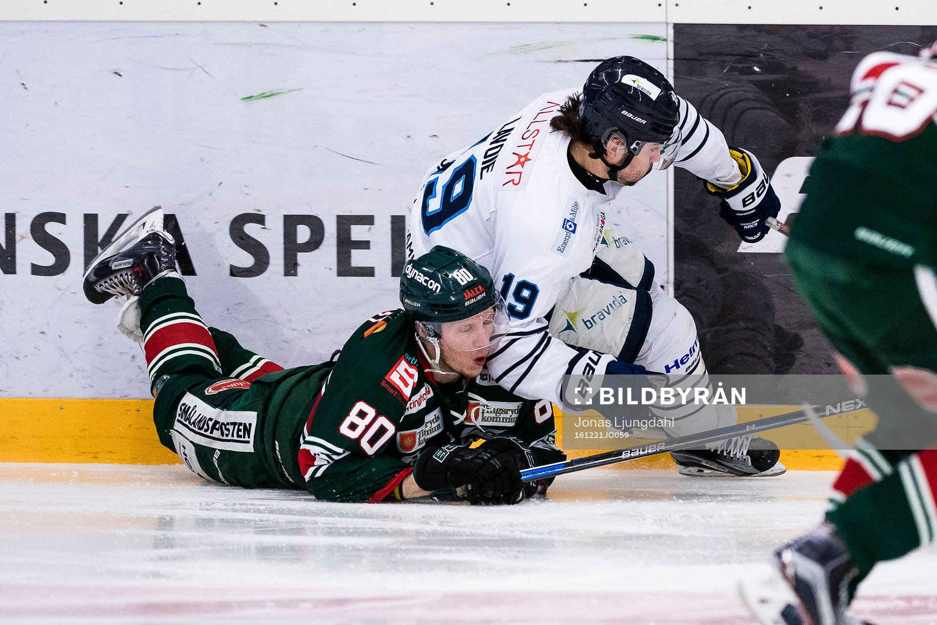 Tingsryds Oscar Holst faller