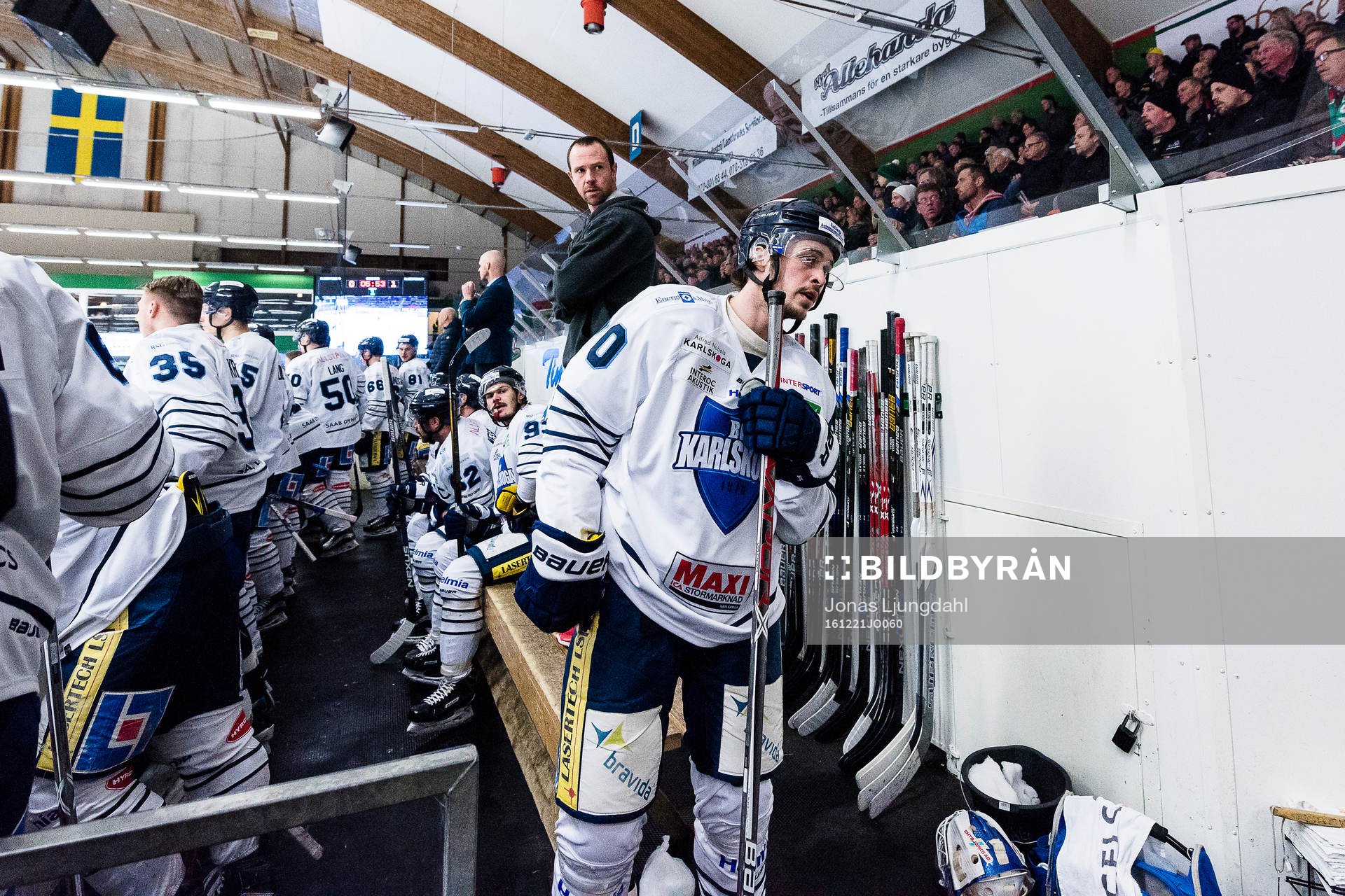 Karlskogas Simon Mattsson skriker mot Tingsryds bås