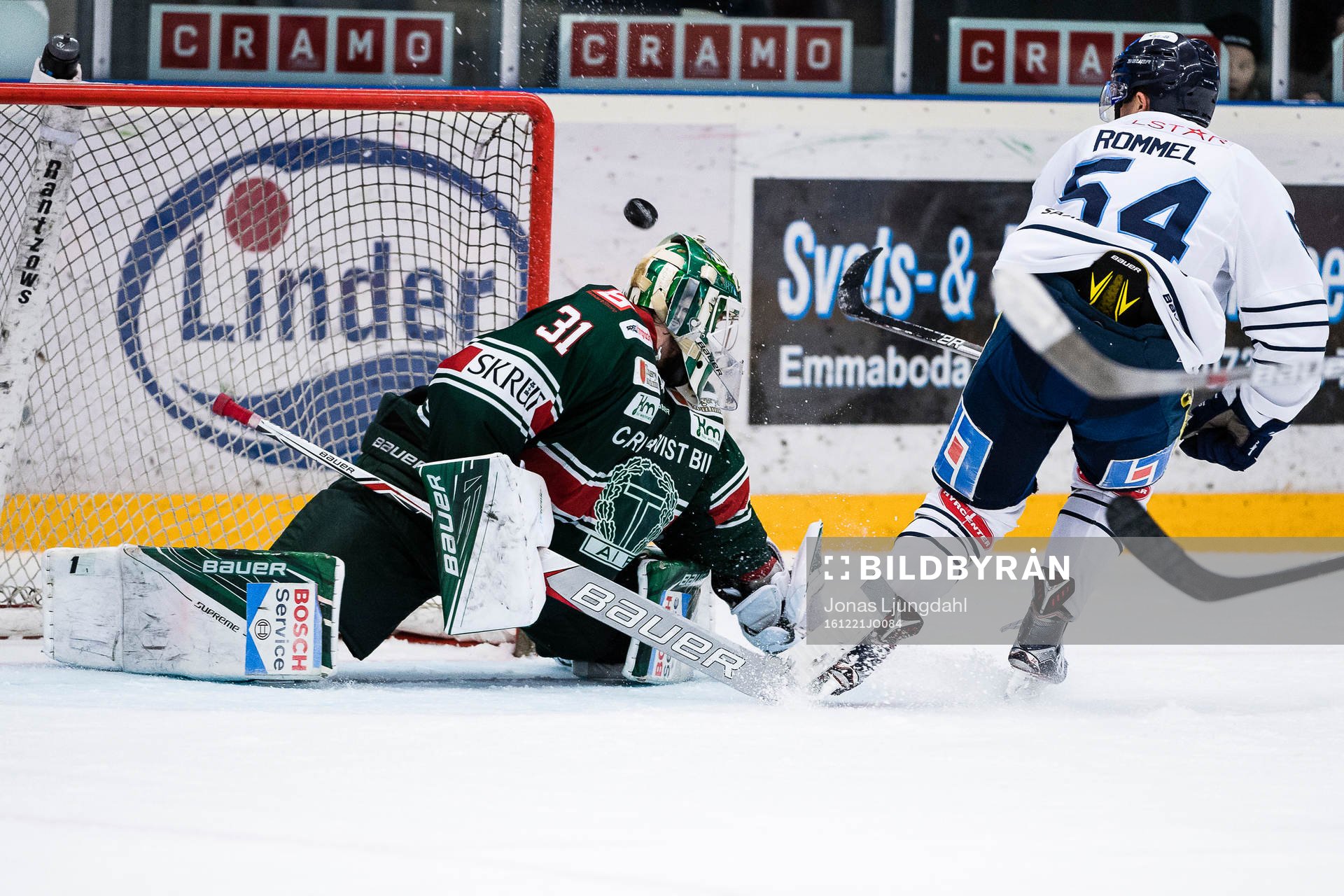 Karlskogas Henrik Rommel missar ett läge framför