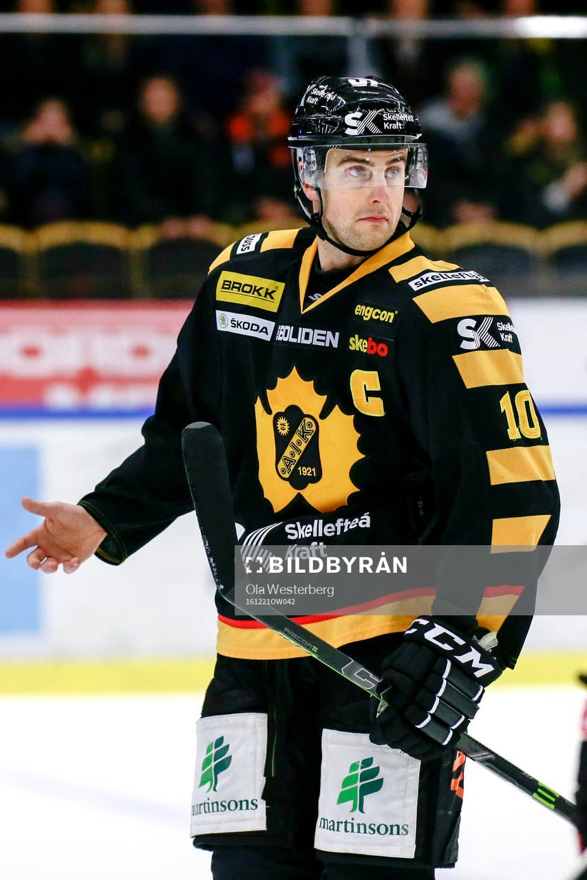Skellefteås Joakim Lindström reagerar