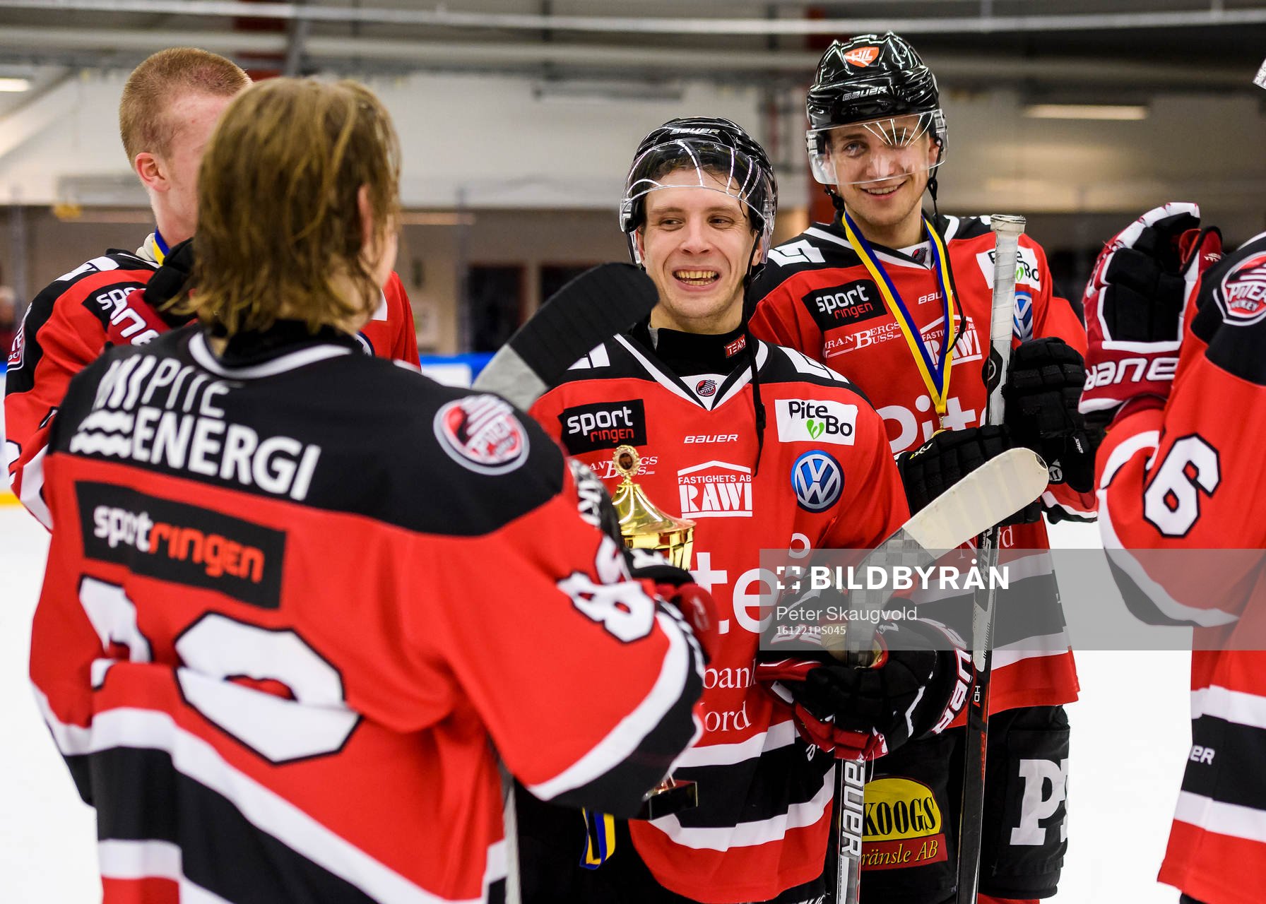 Piteås Magnus Isaksson med segerpokalen